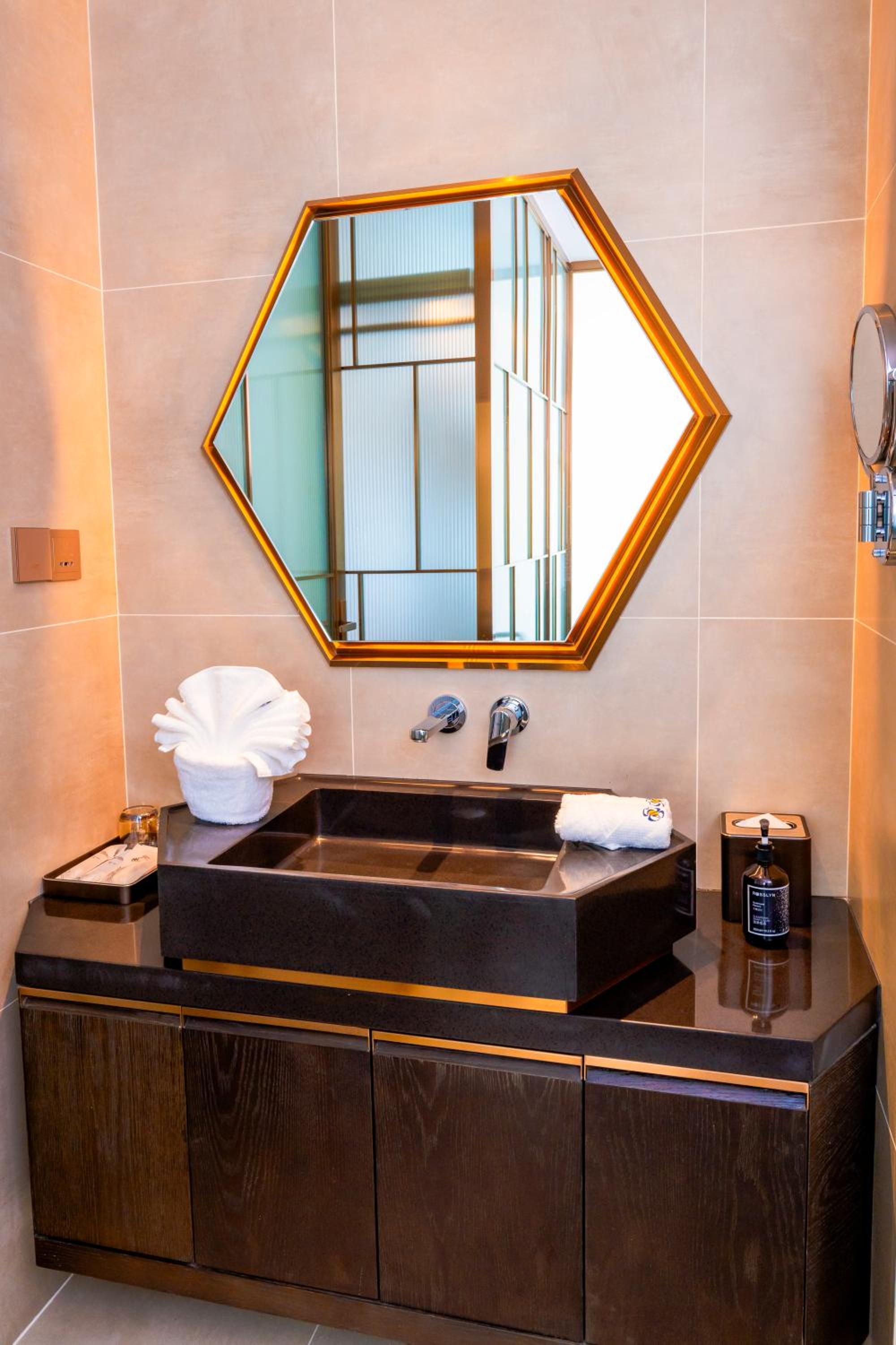 Deluxe Room-Two Single Size Beds,Sea View - Photo 6