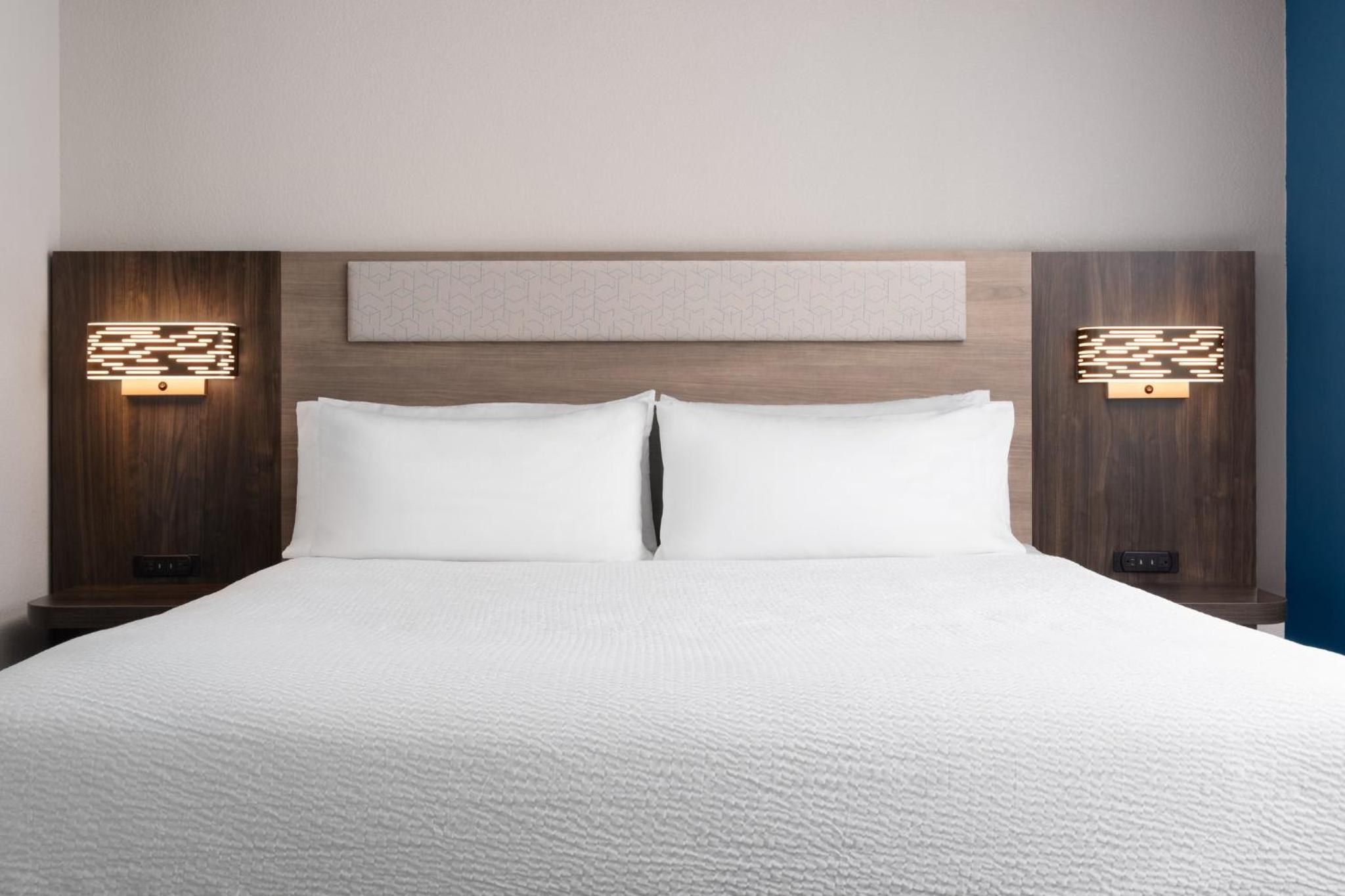 Standard King Room - Photo 5