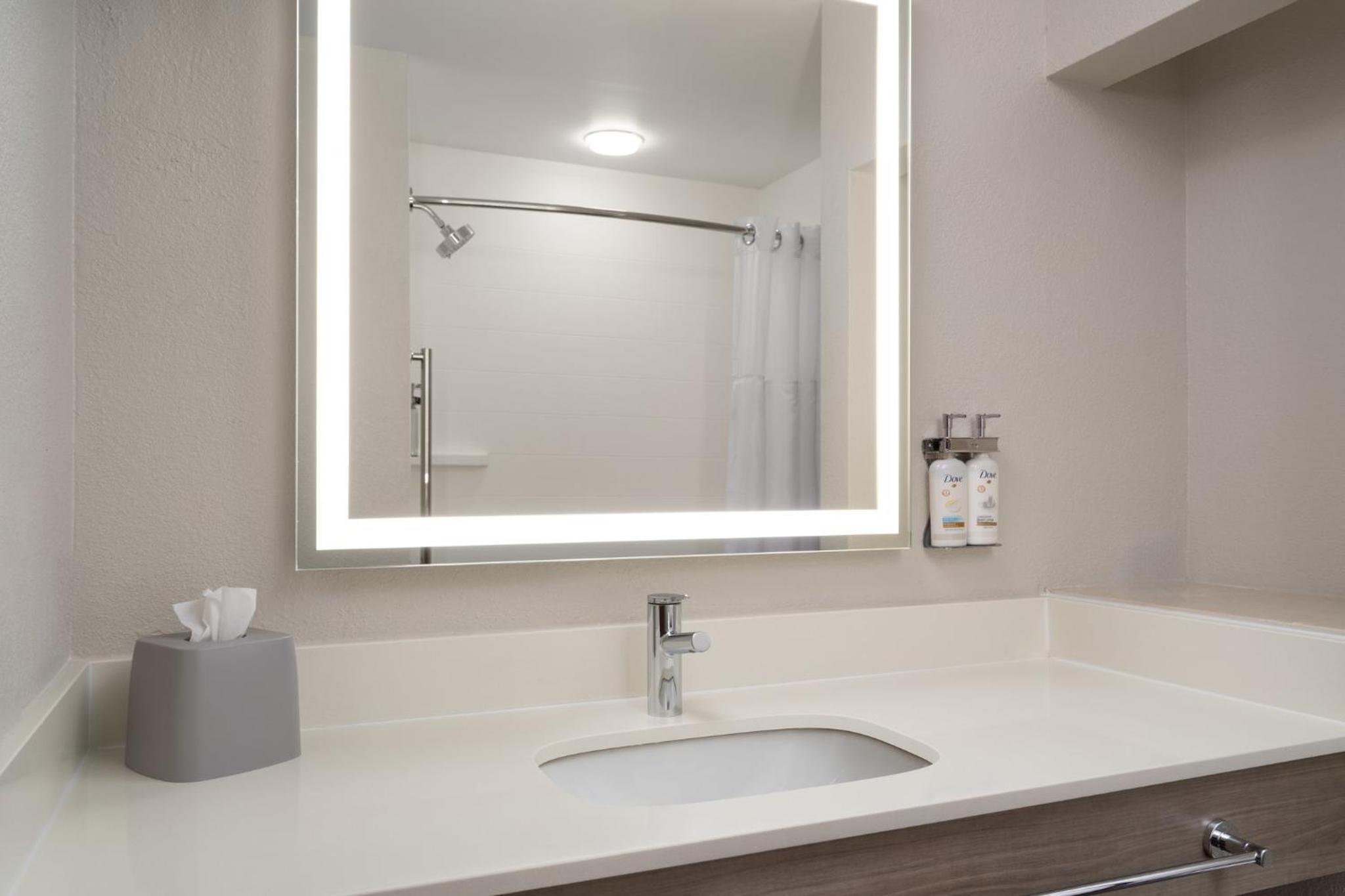 Standard King Room - Photo 1