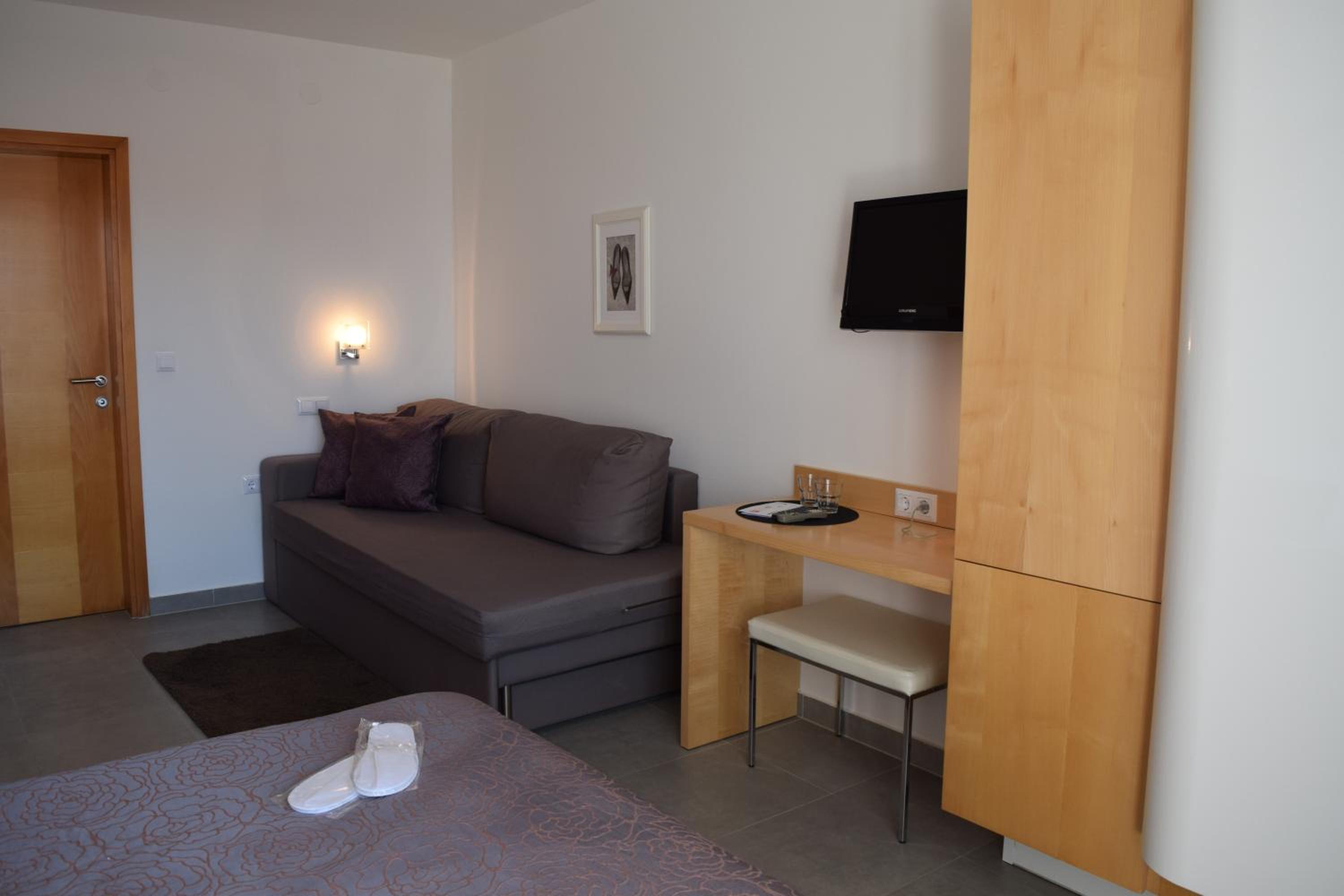 Double Room with Balcony - Photo 1