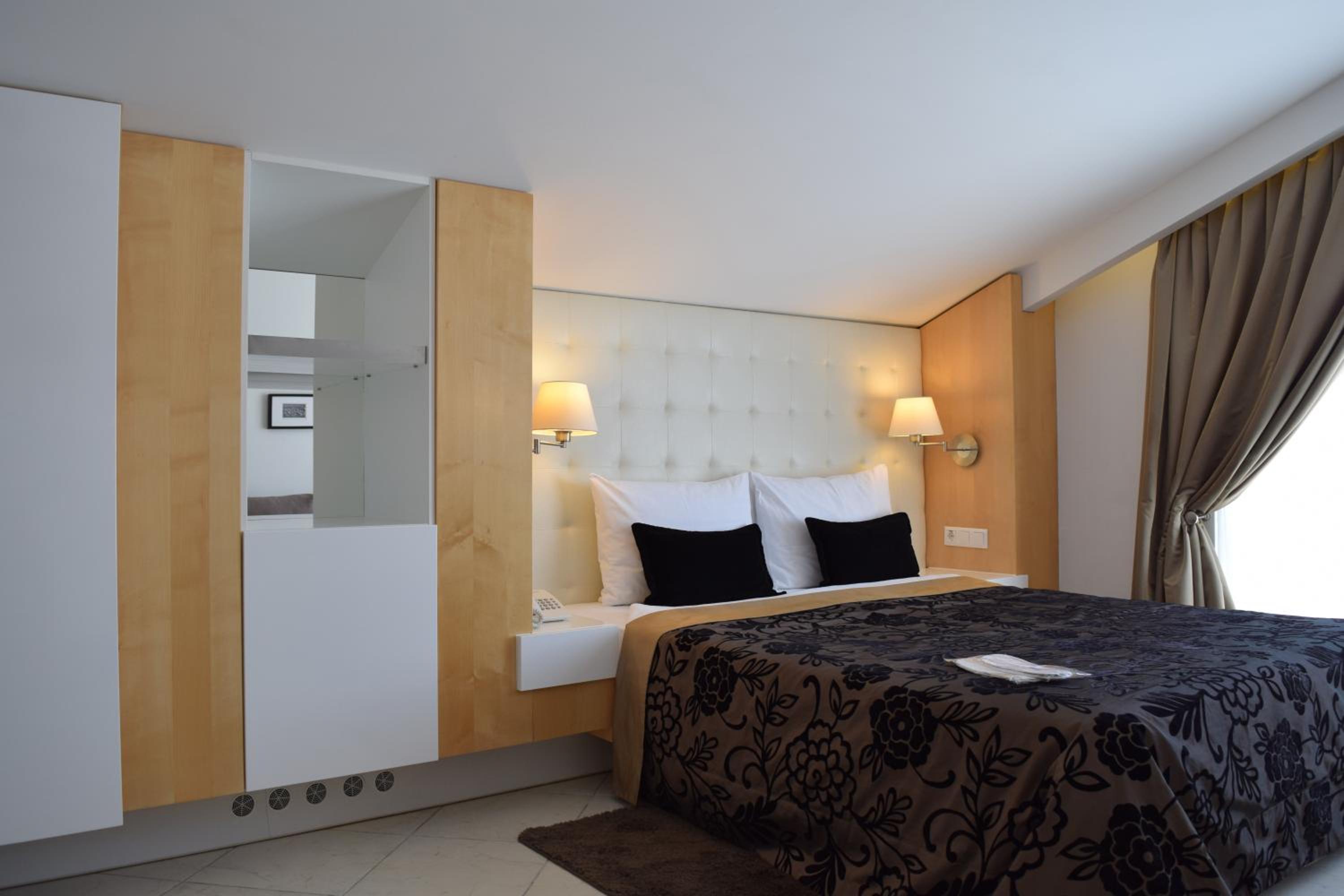 Comfort Double Room with Balcony - Photo 37