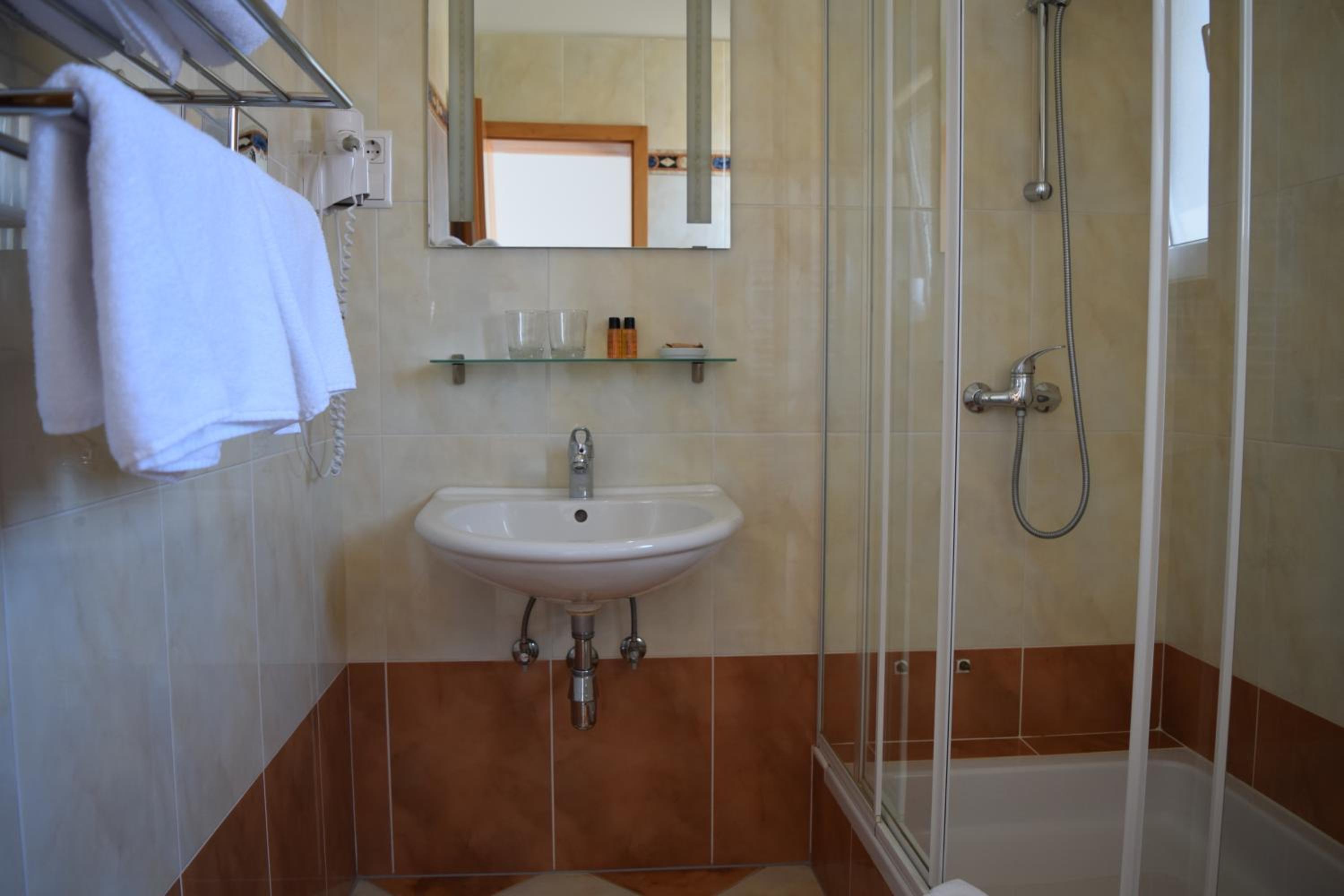 Comfort Double Room with Balcony - Photo 16