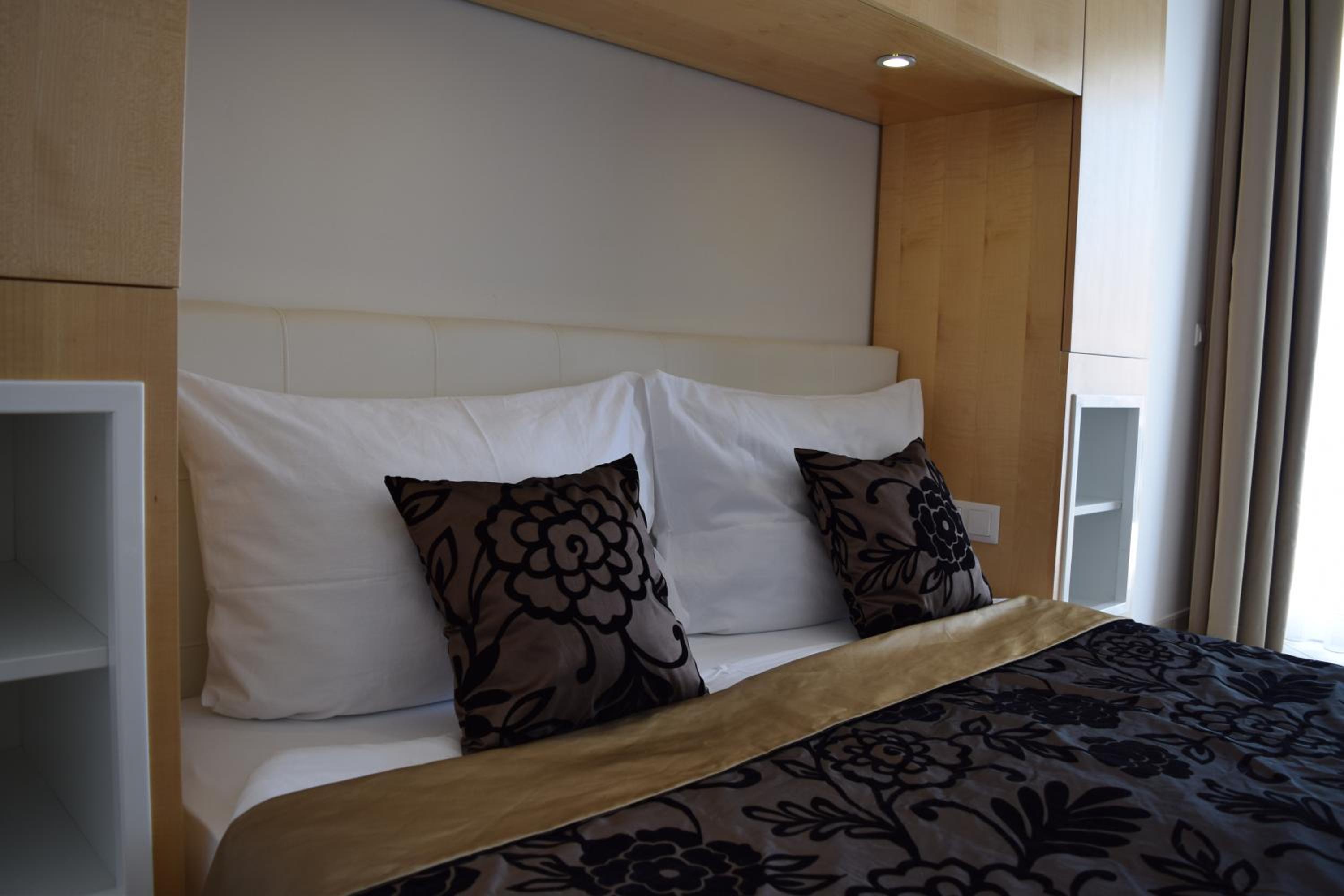 Comfort Double Room with Balcony - Photo 1
