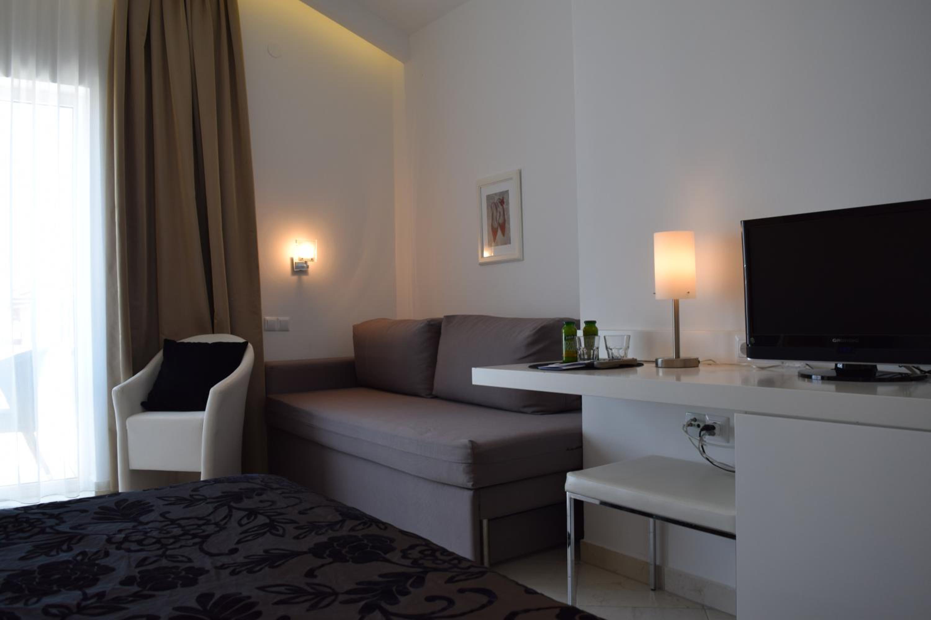 Comfort Double Room with Balcony - Photo 36