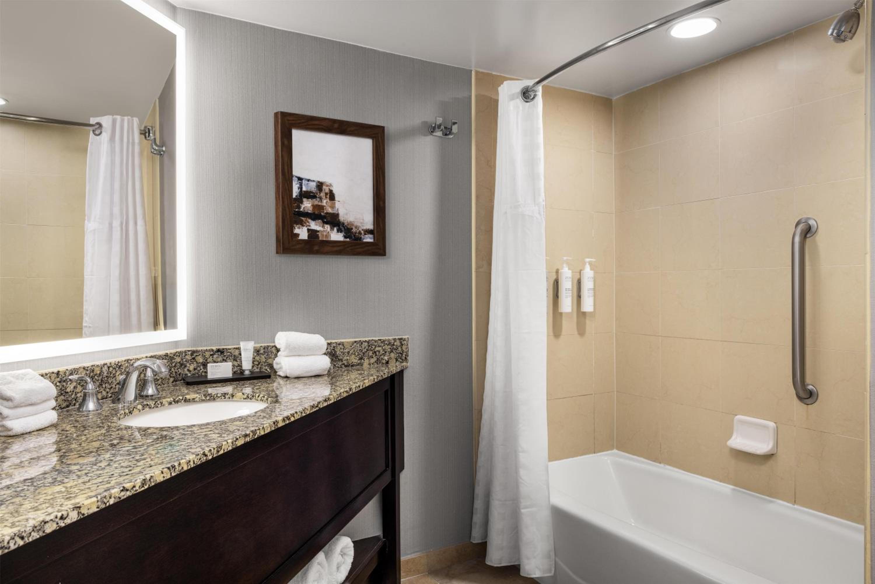 Suite with Two Queen Beds - Non-Smoking - Photo 2