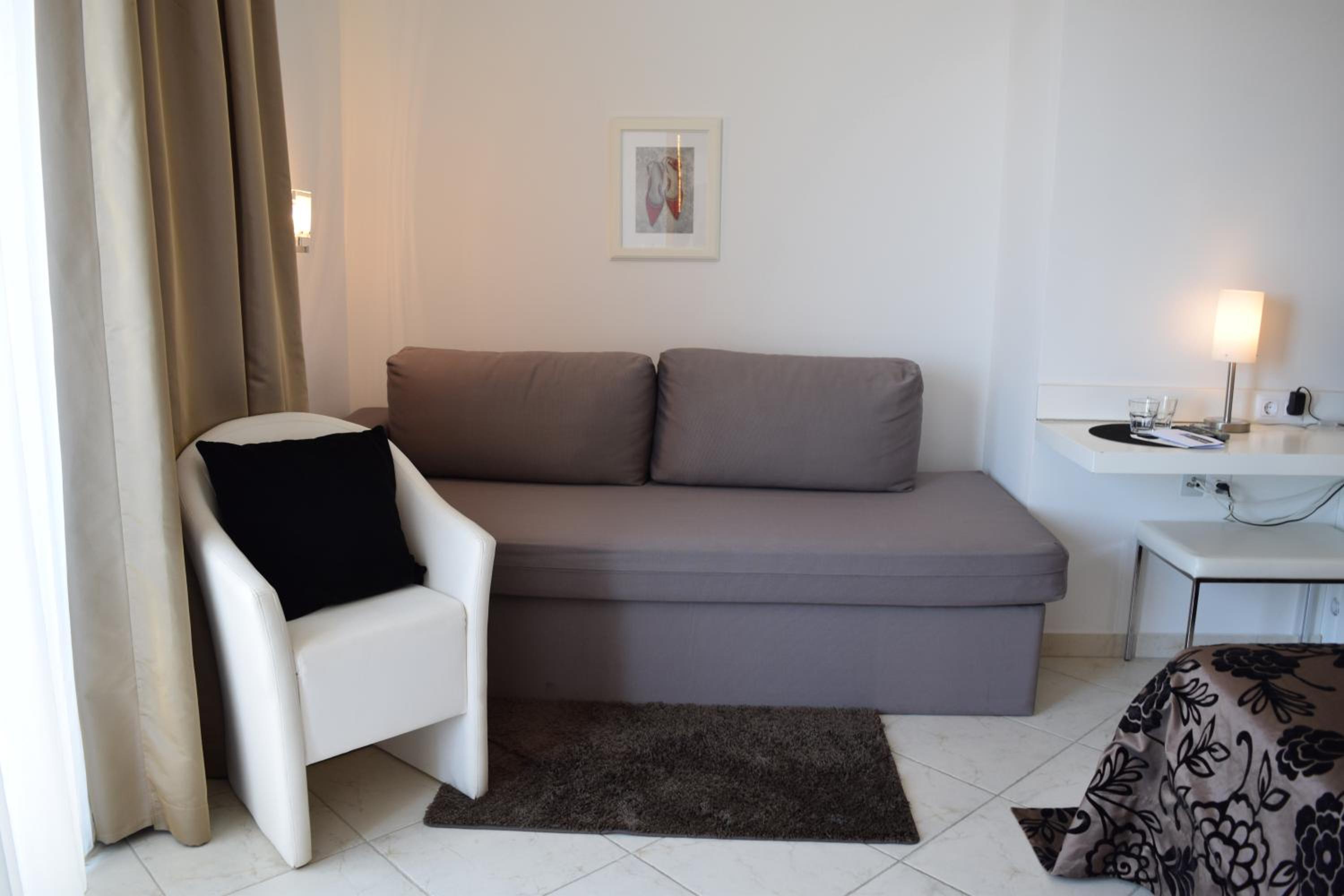 Comfort Double Room with Balcony - Photo 19