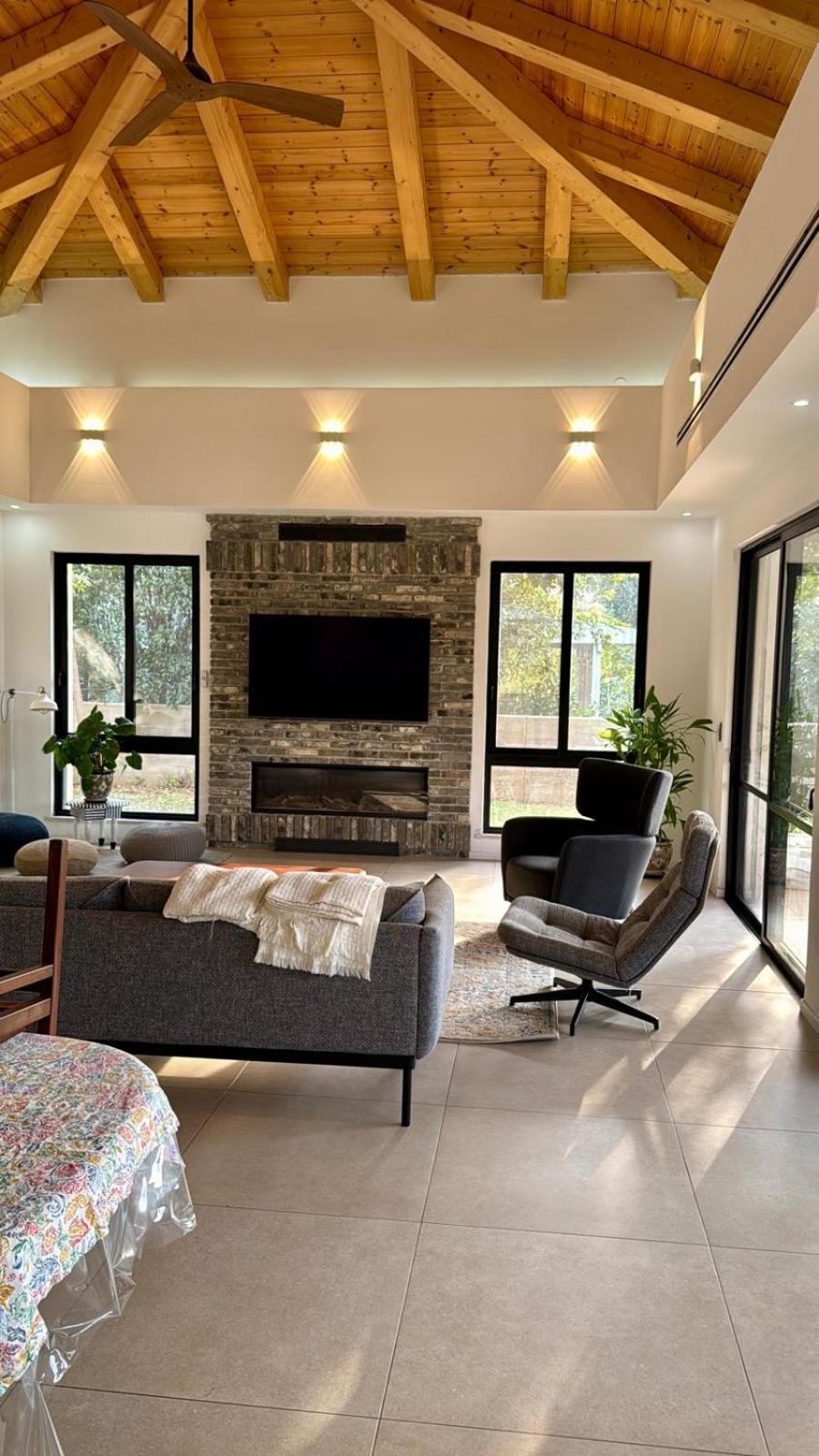 Four-Bedroom House photo 3