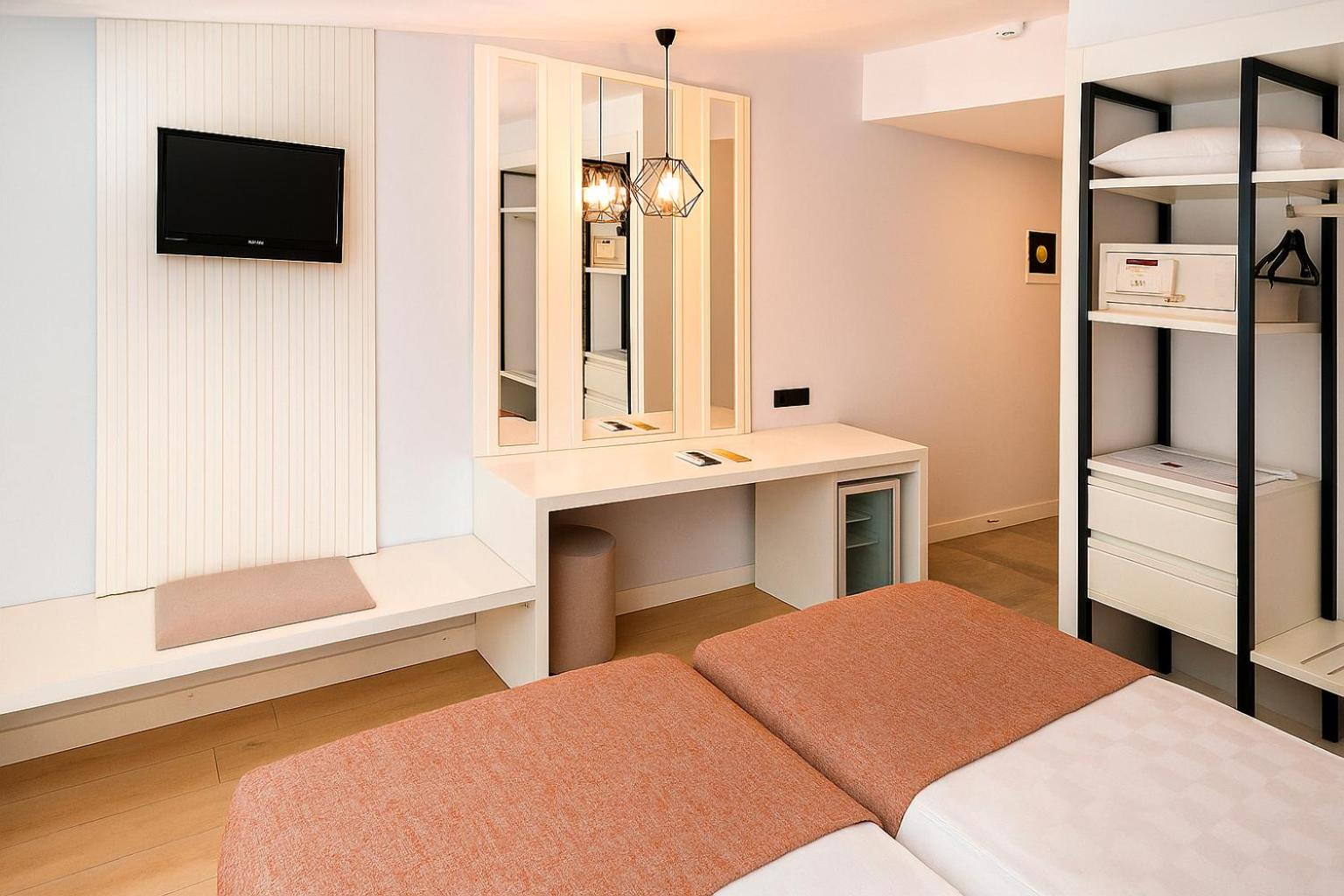 Double Room - Photo 5