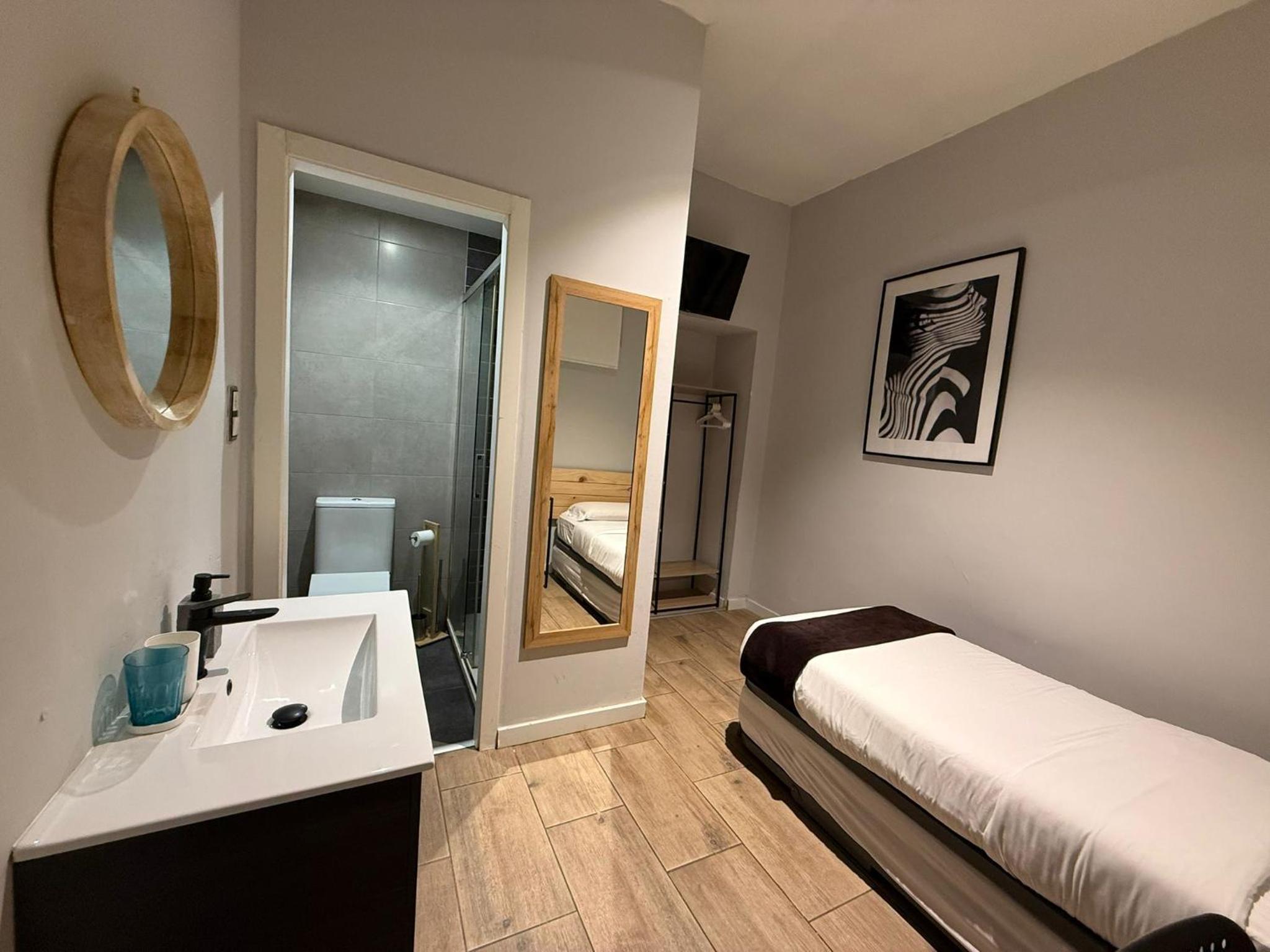 Single Room photo 2