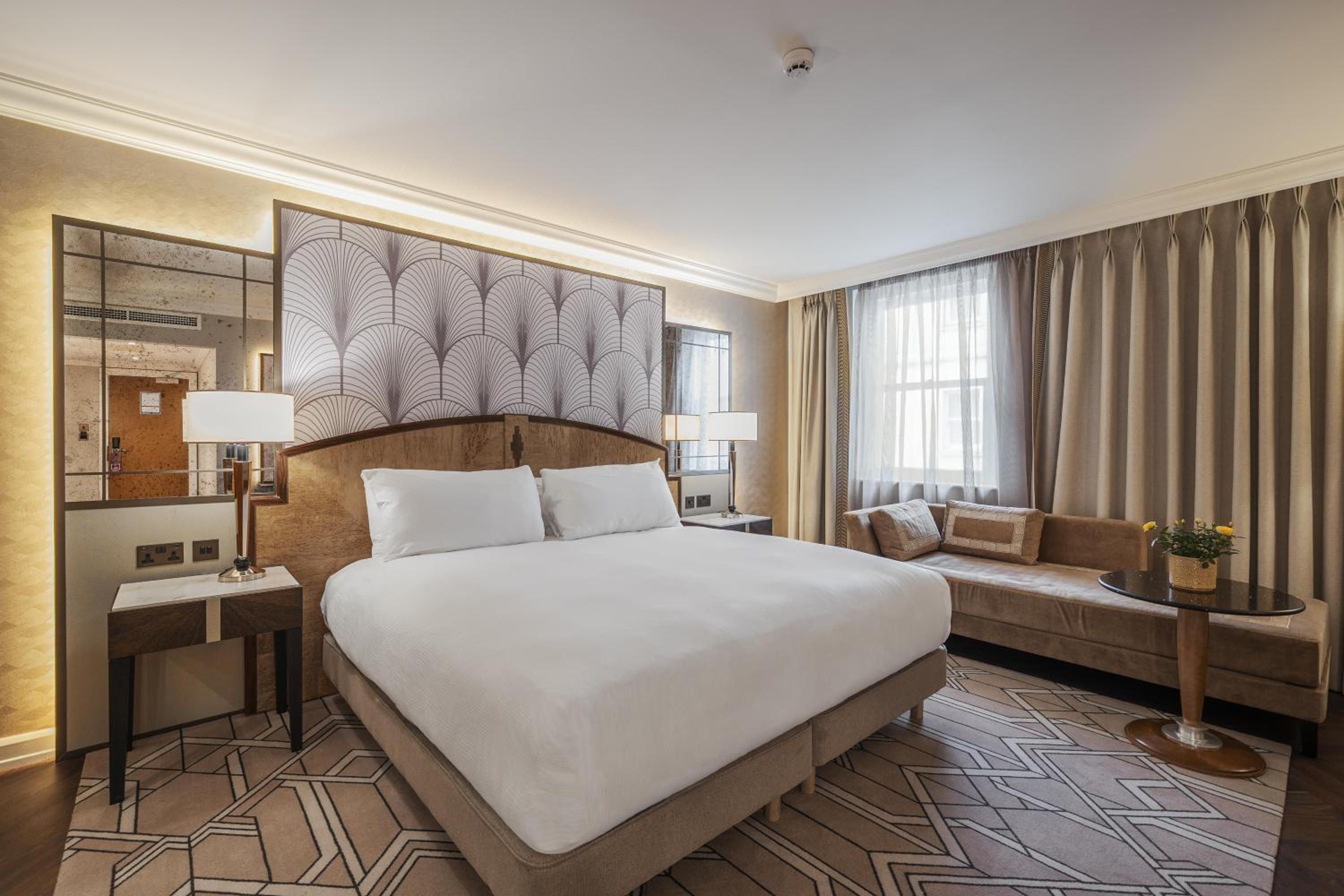 Signature Junior Suite with Lounge Access