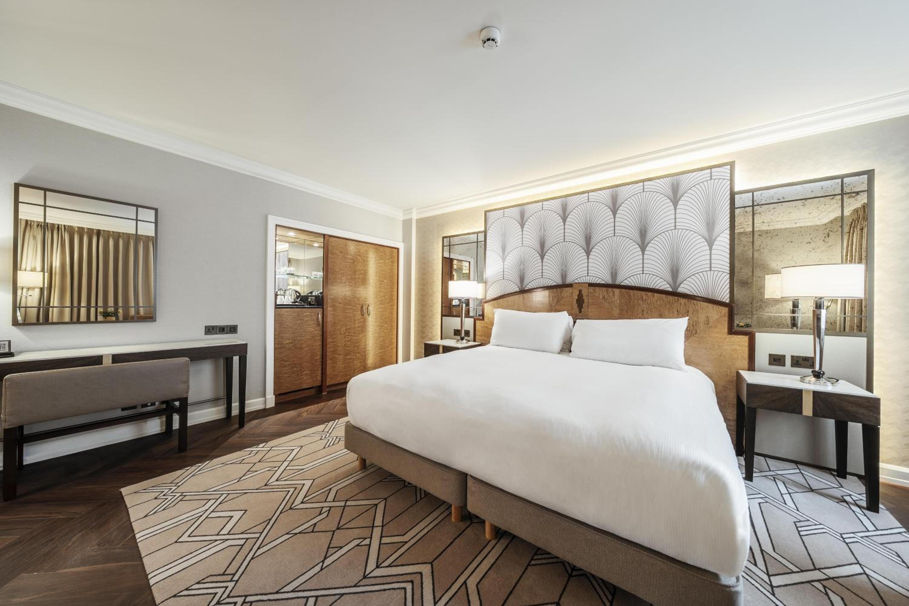 Signature Junior Suite with Lounge Access