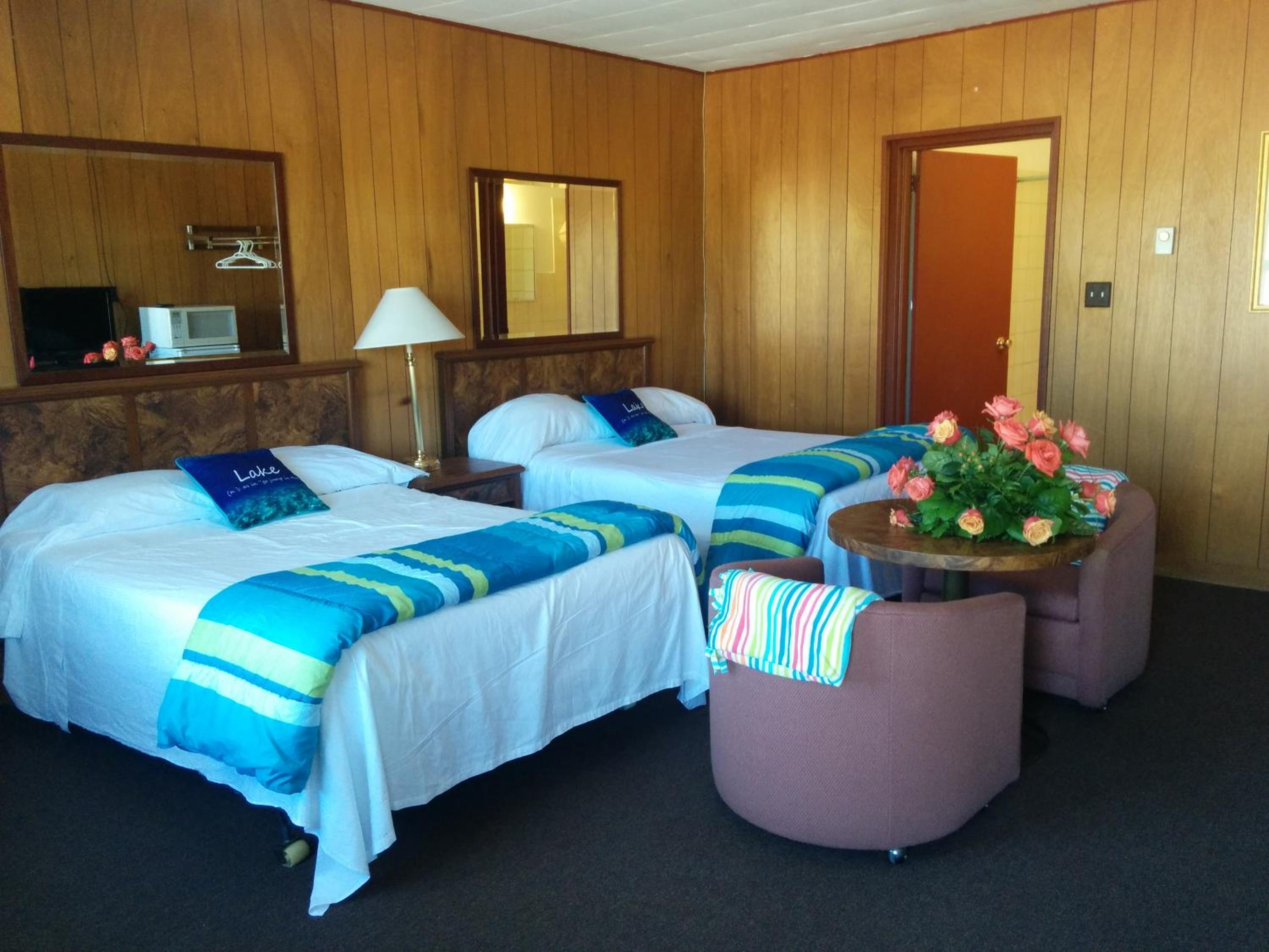Quadruple Room with Bathroom - Photo 11
