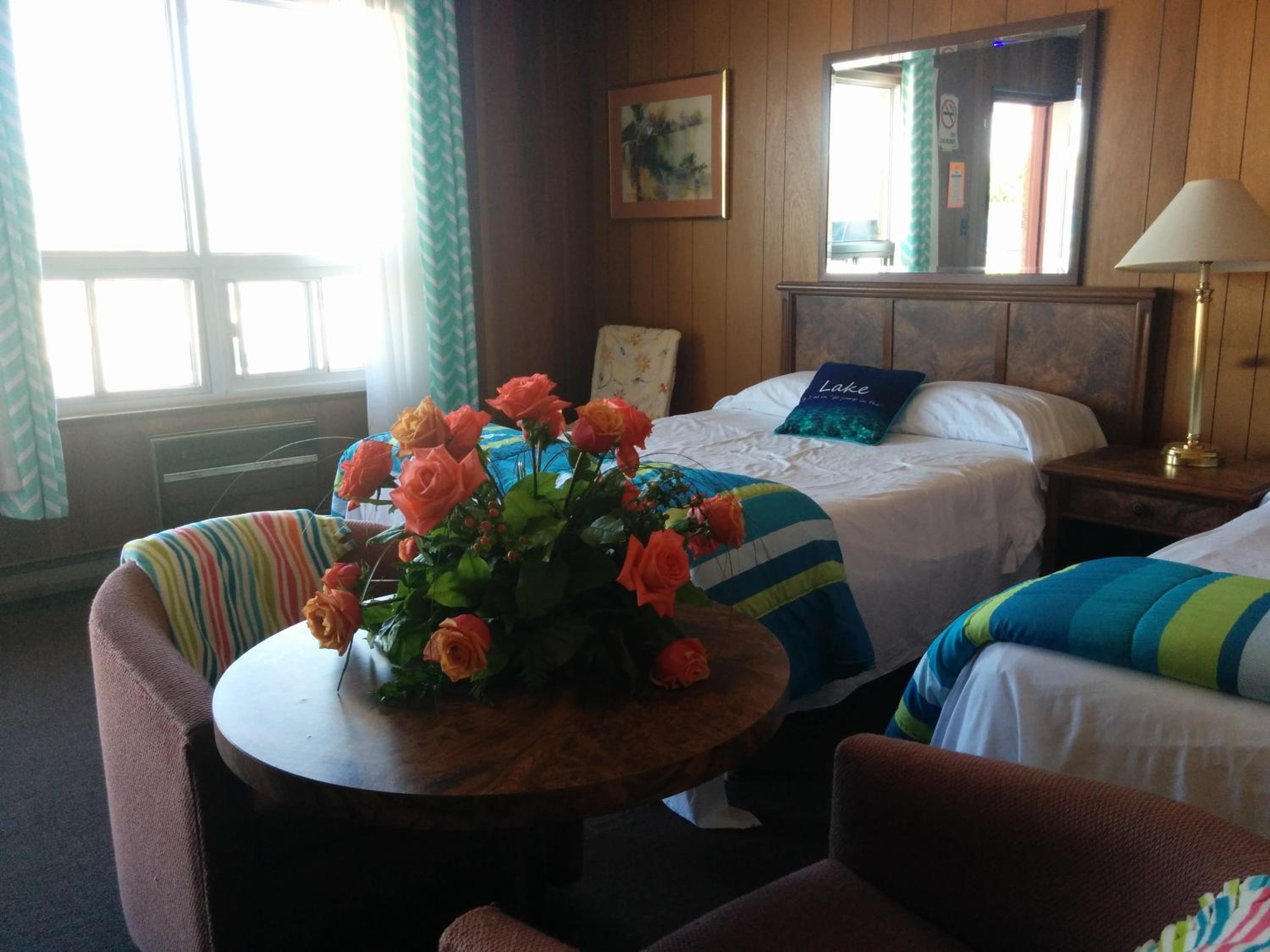 Quadruple Room with Bathroom - Photo 4