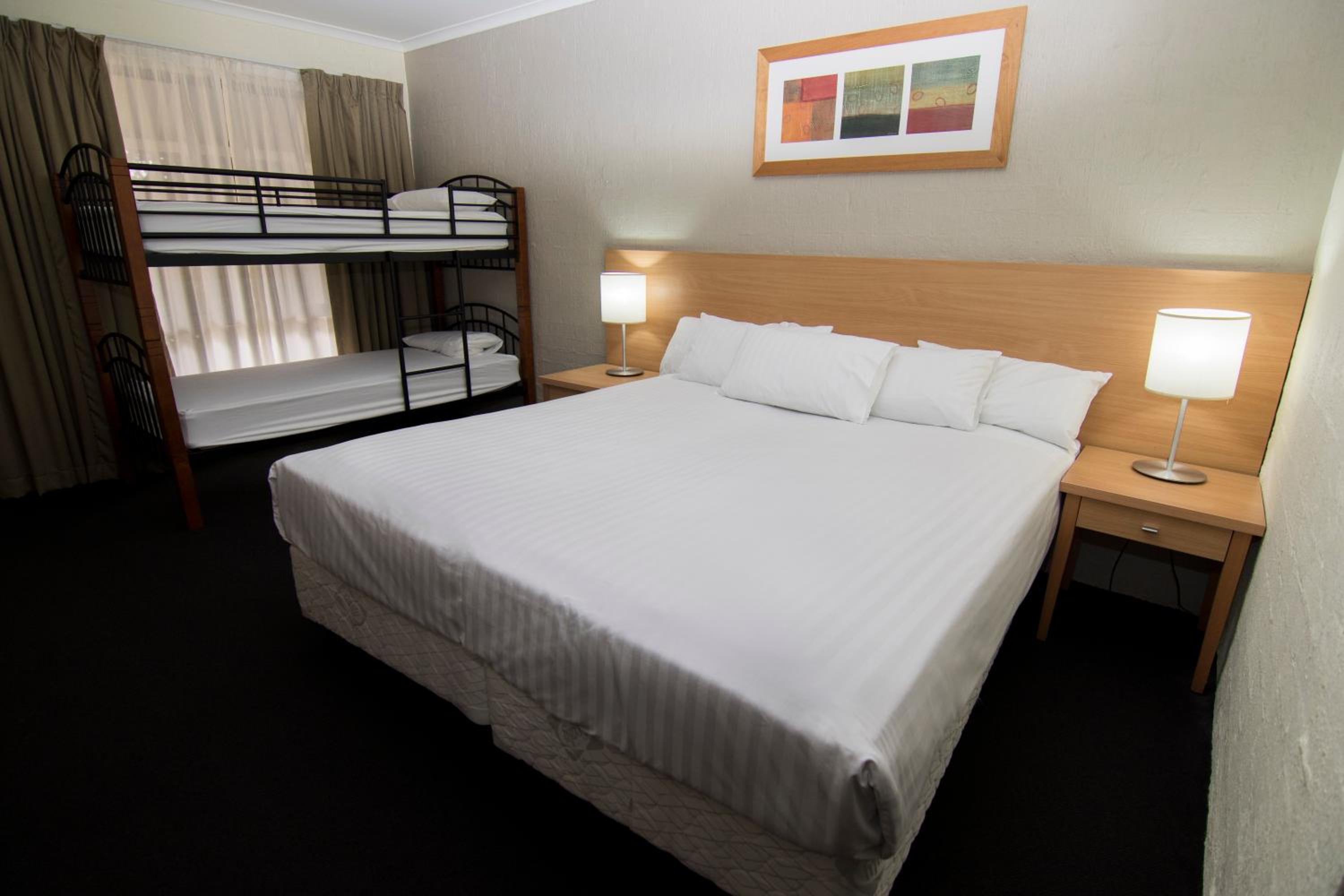 Standard King Room photo 3
