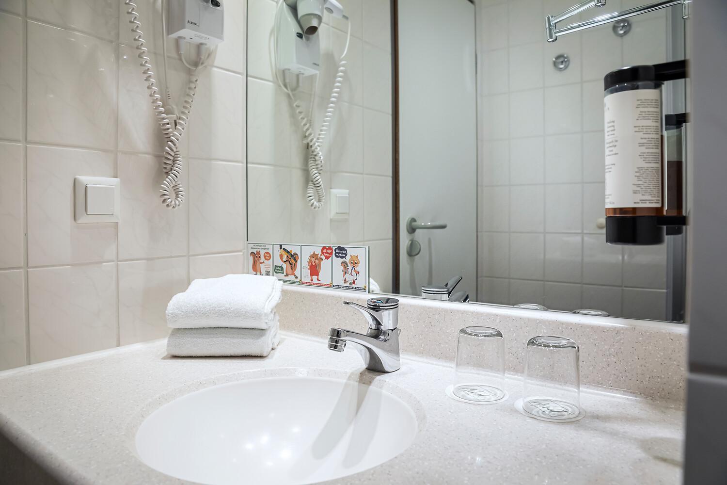 Business Twin Room - Photo 5