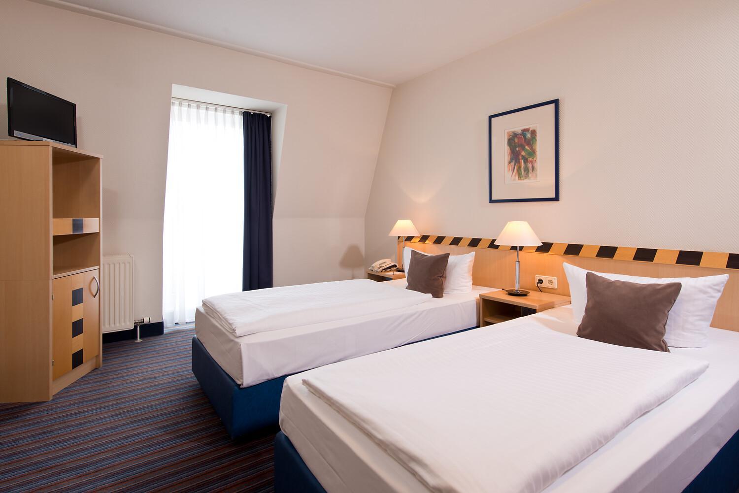 Business Twin Room - Photo 2