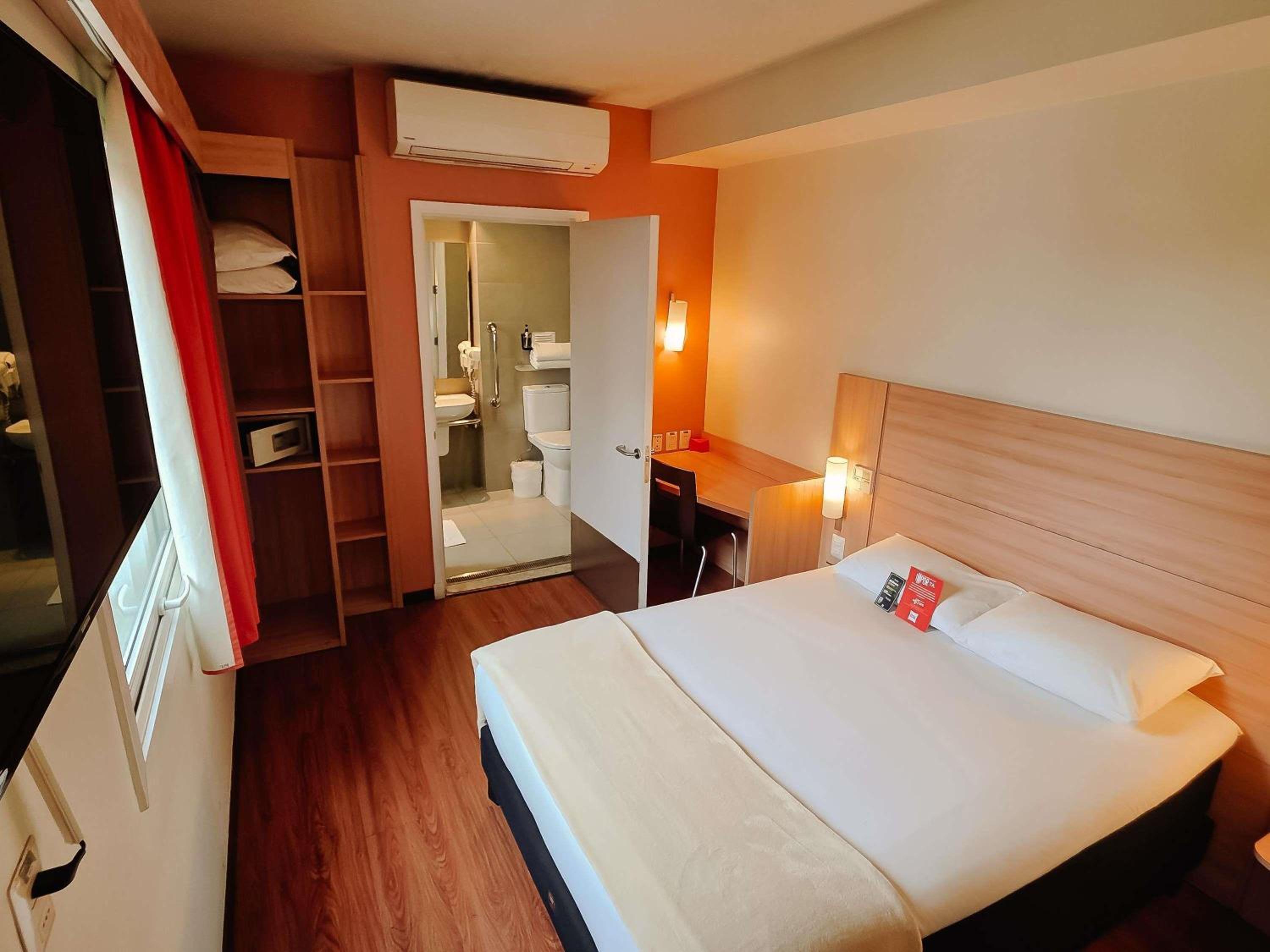 Double Queen Room photo 2