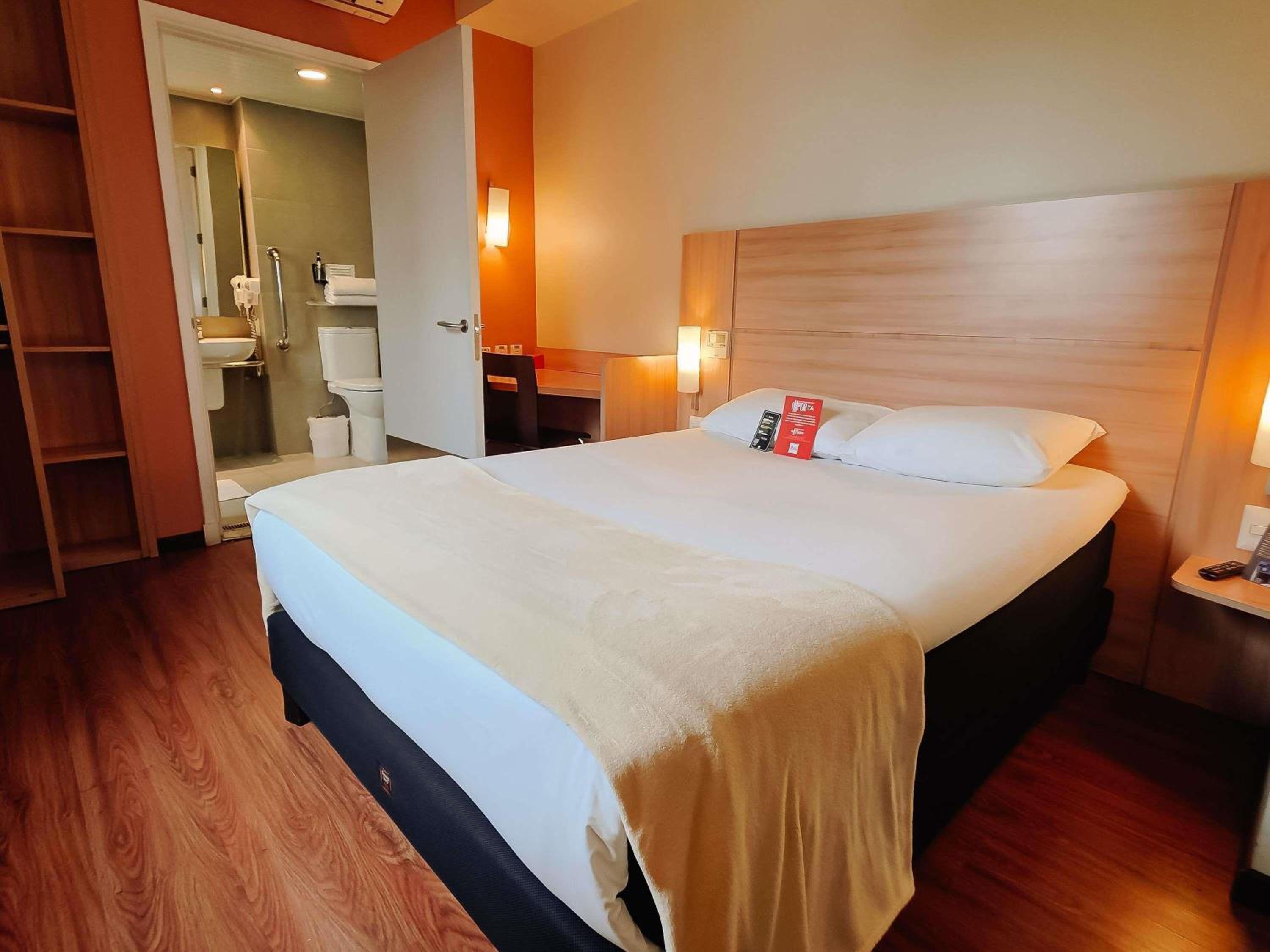 Double Queen Room photo 1