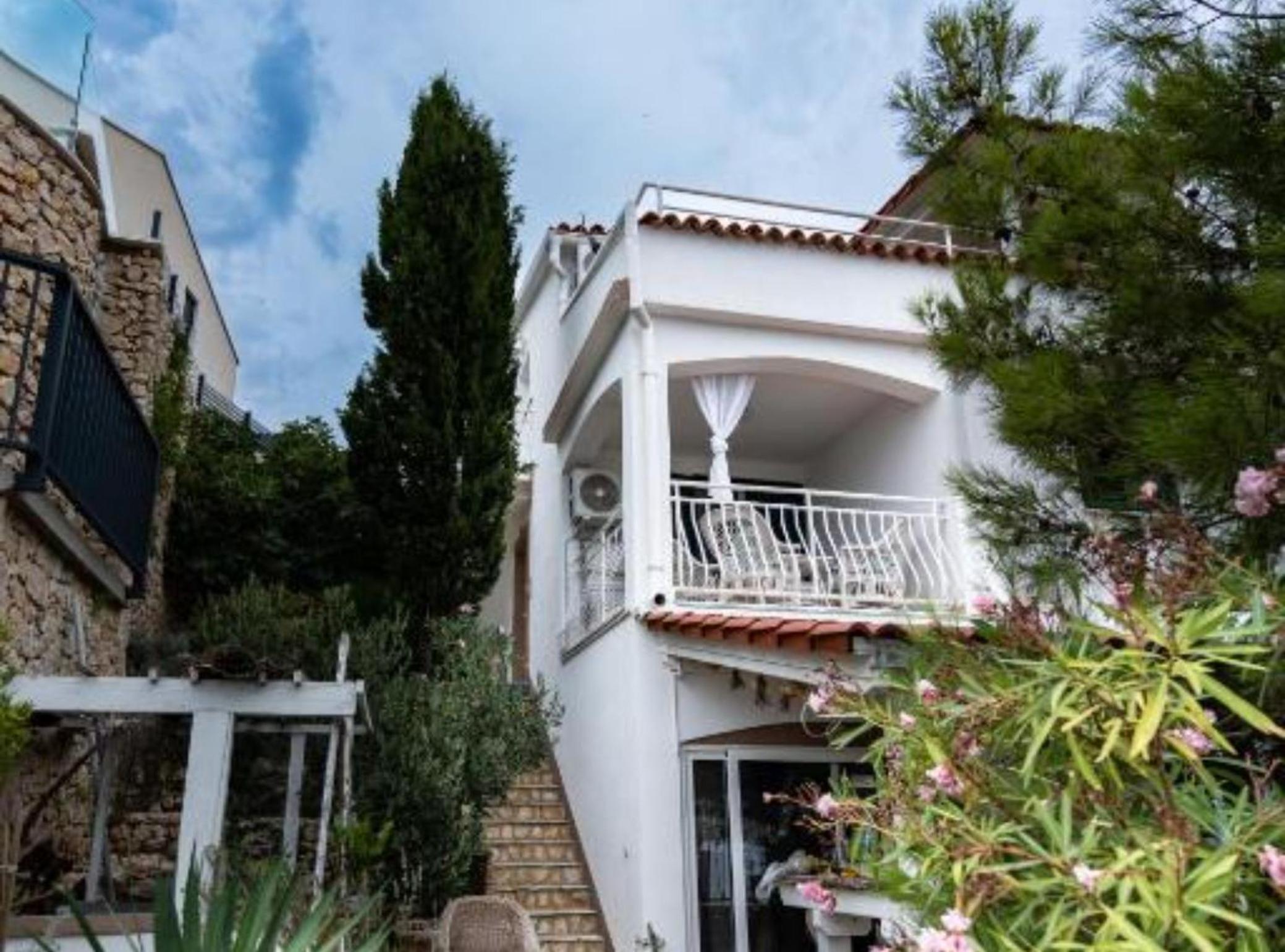 One Bedroom Apartment with Terrace