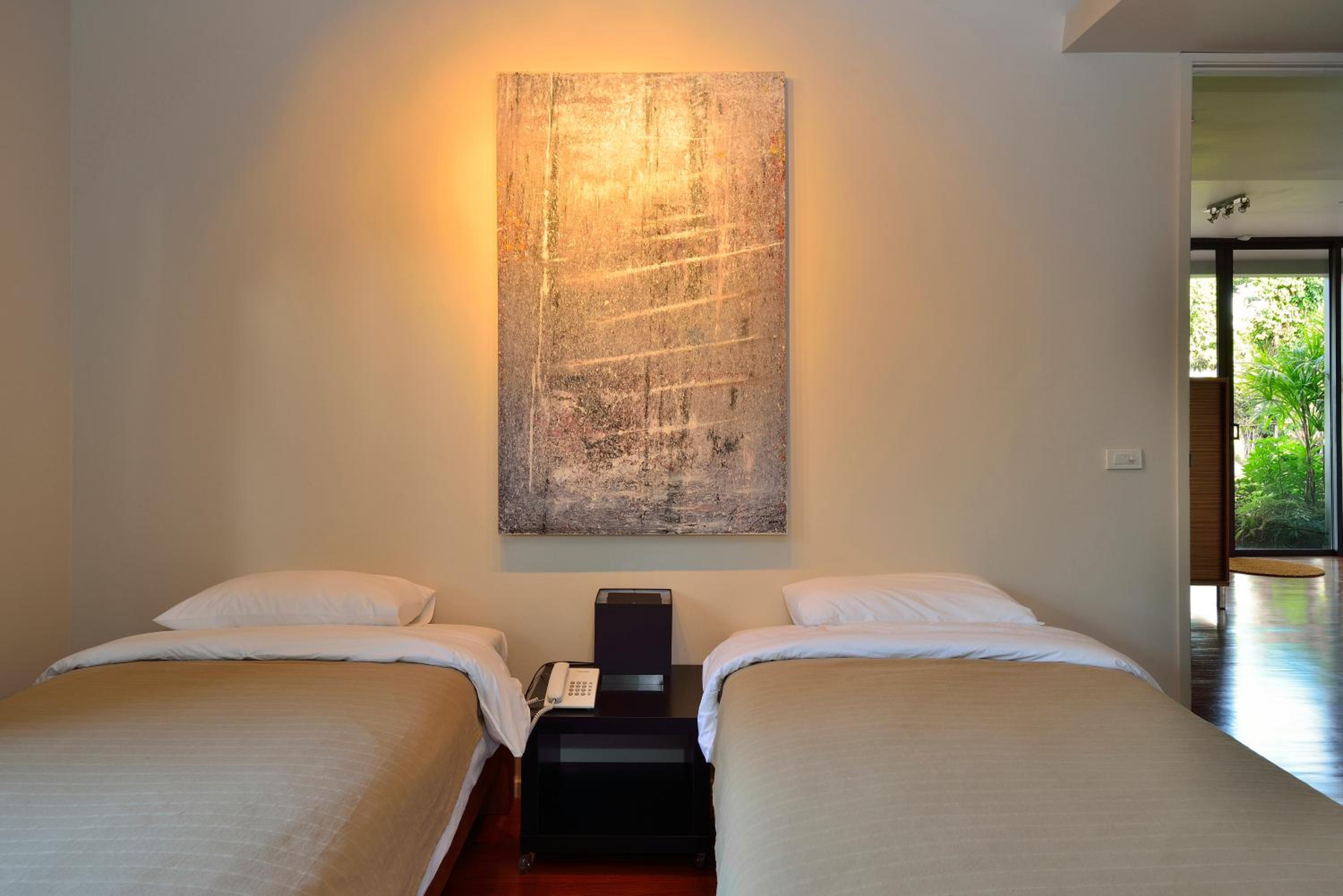 Villa with Private Pool - Photo 9