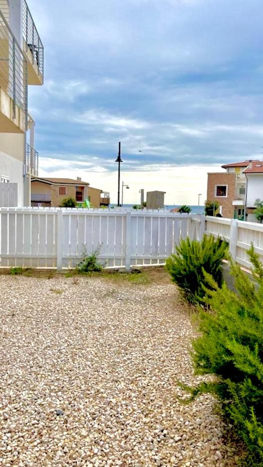Deluxe Two-Bedroom Apartment with Garden View photo 1