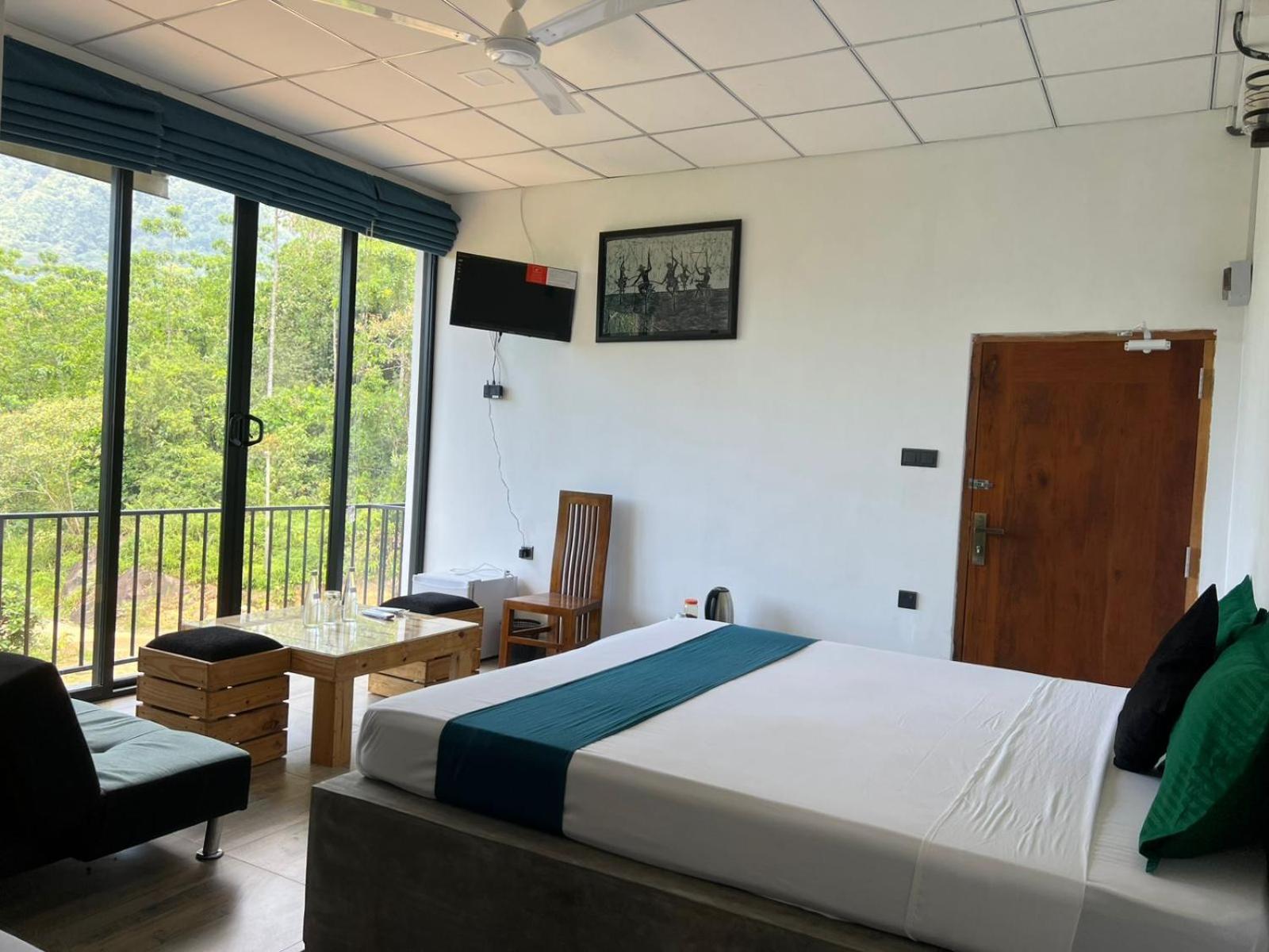 Deluxe Double Room with Balcony photo 1