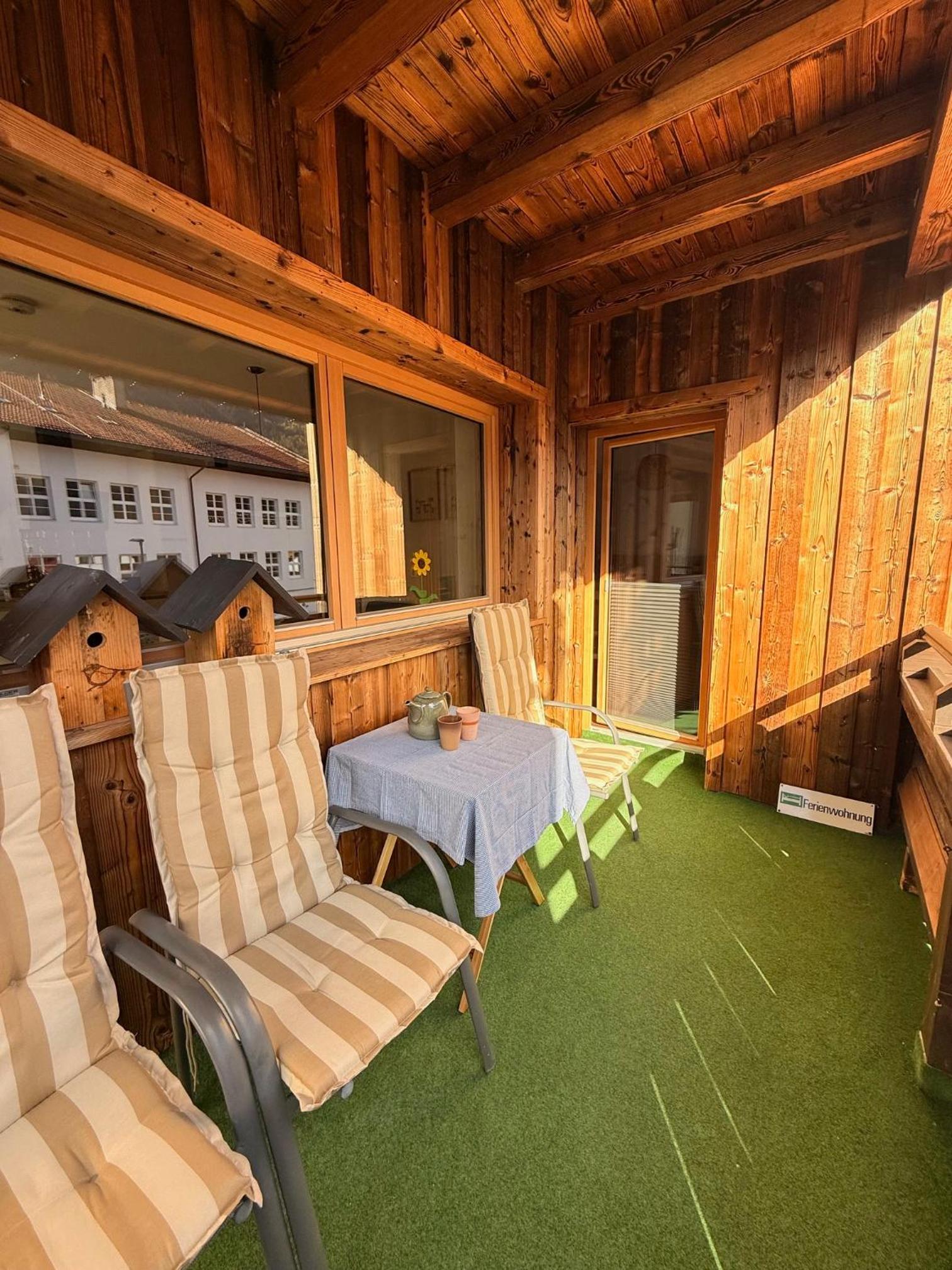 One-Bedroom Apartment with Balcony and Mountain View   photo 1