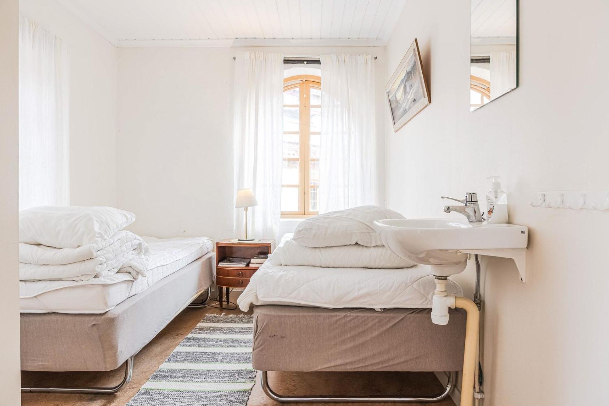 Double Room with Shared Bathroom photo 3