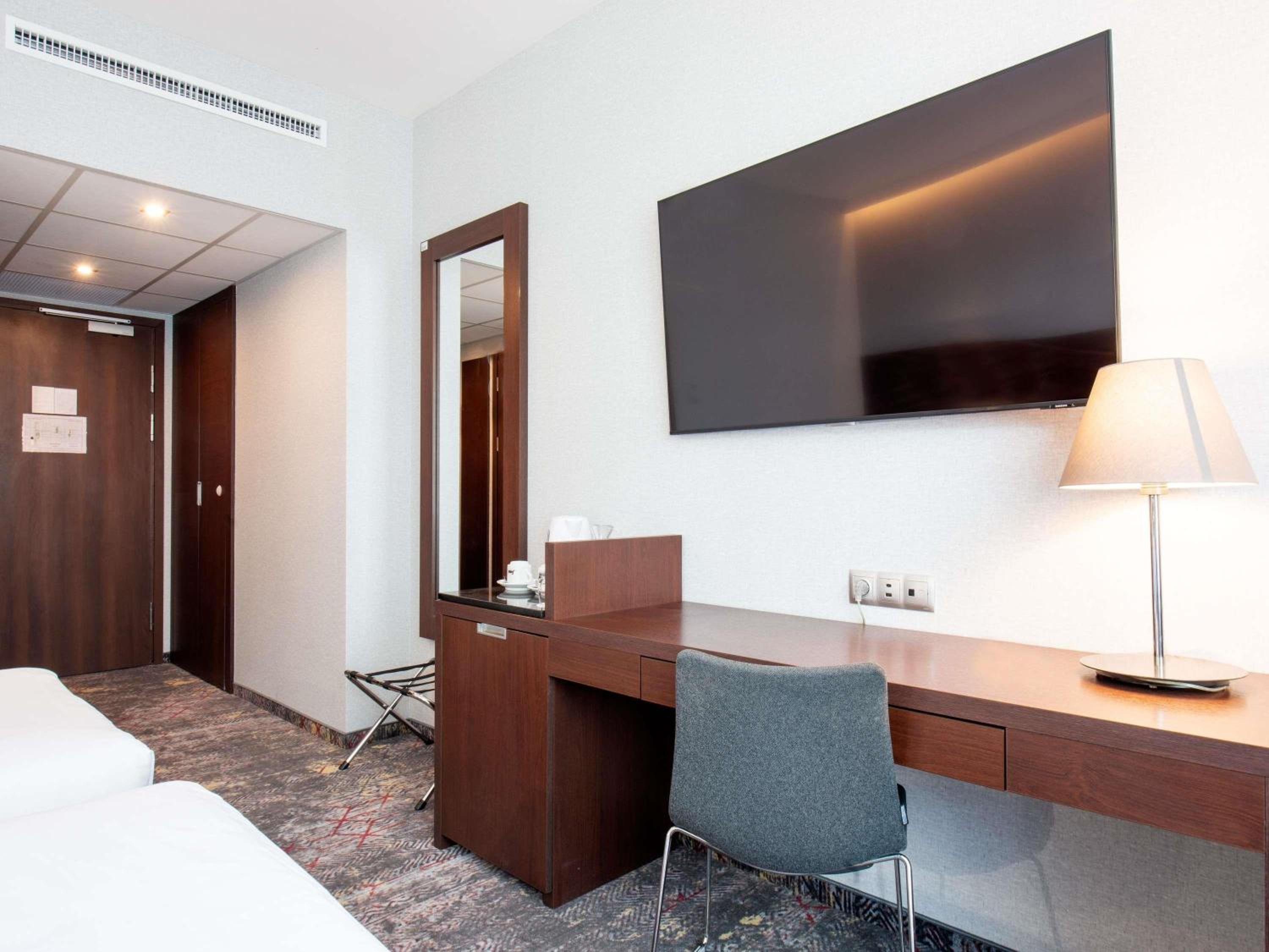 Classic Room With Two Single Beds - Photo 3