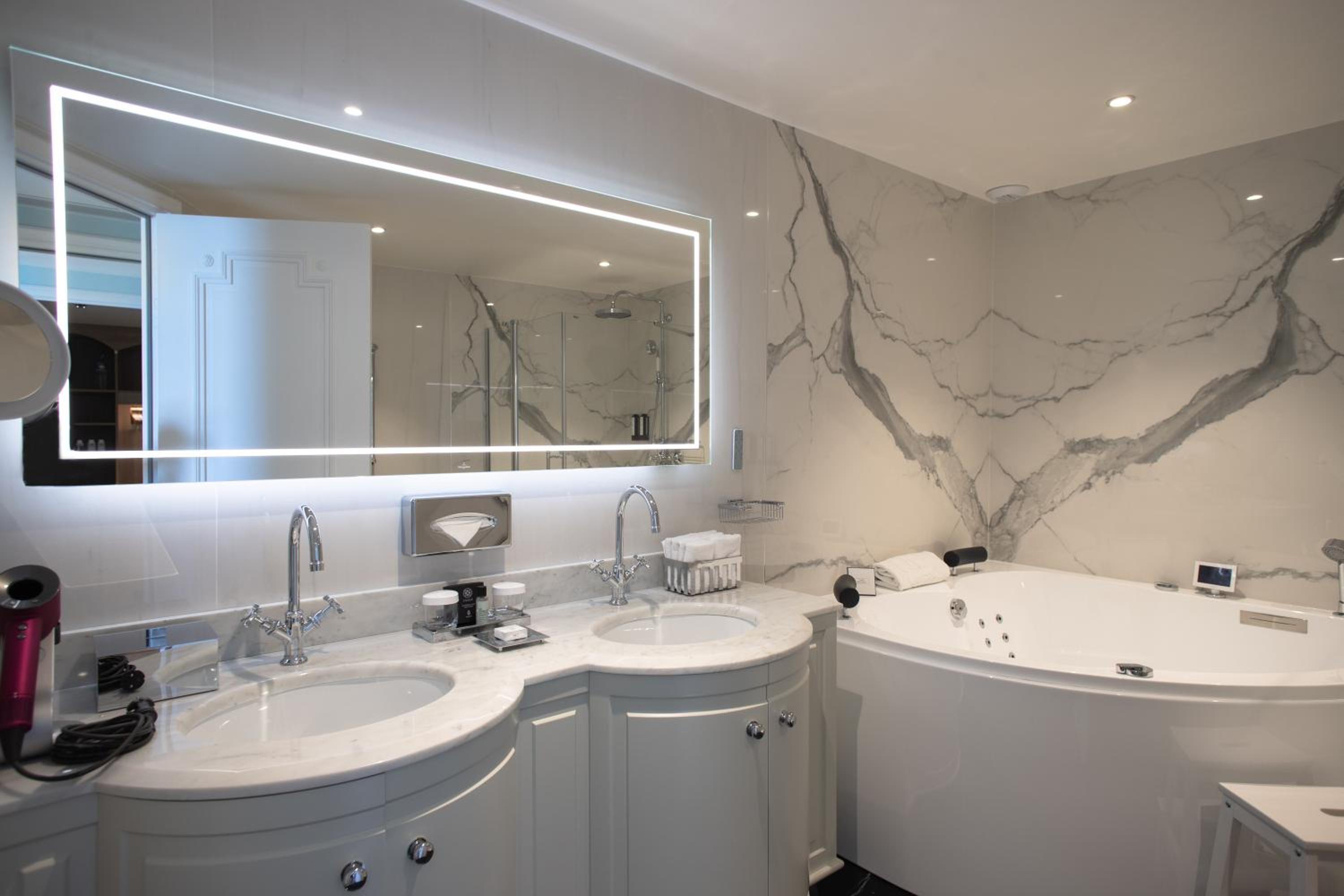 Two Bedroom Signature Suite with Terrace et Sea view