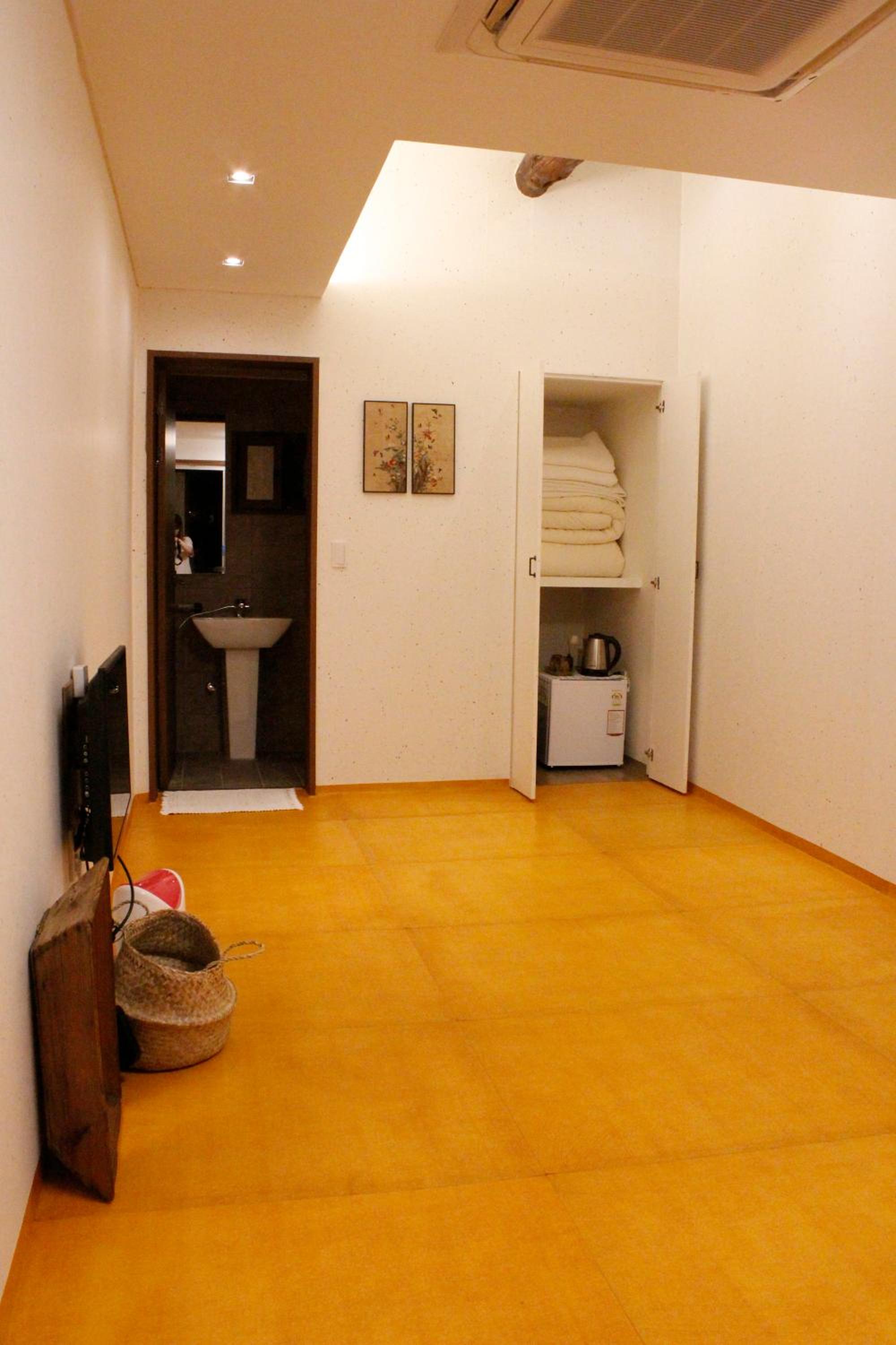 Family Room - Photo 1