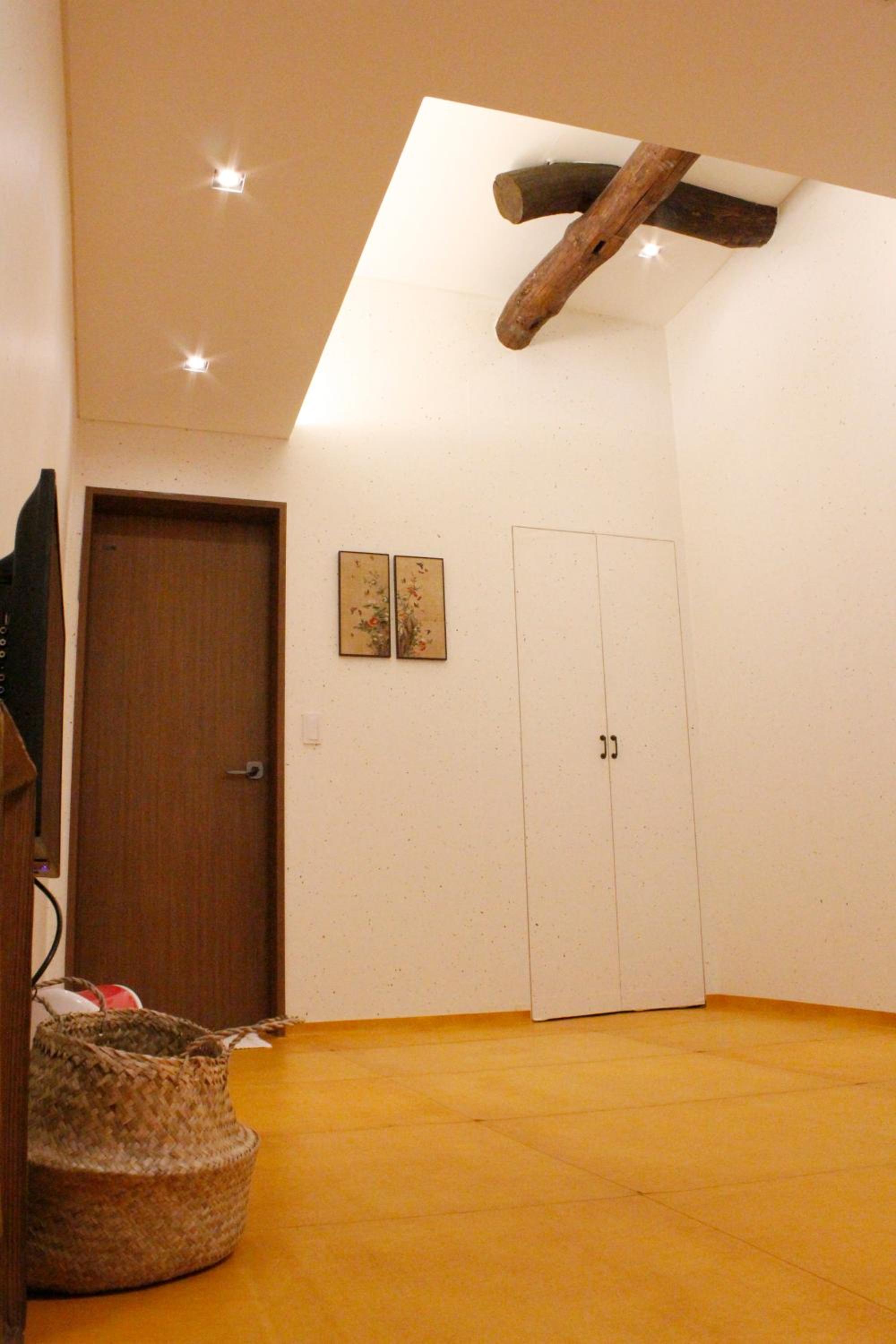 Family Room - Photo 5