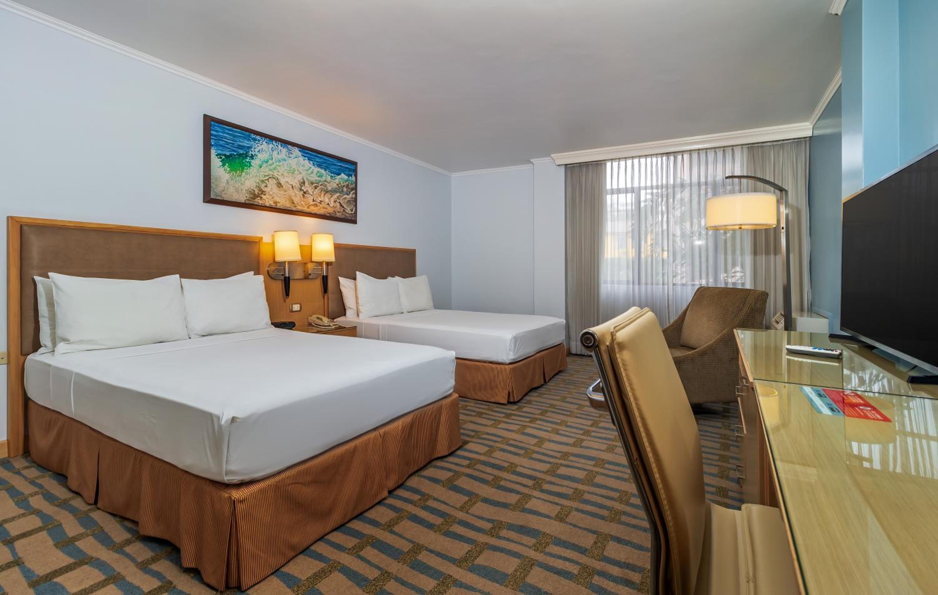 Queen Room with Two Queen Beds - Non-Smoking photo 2
