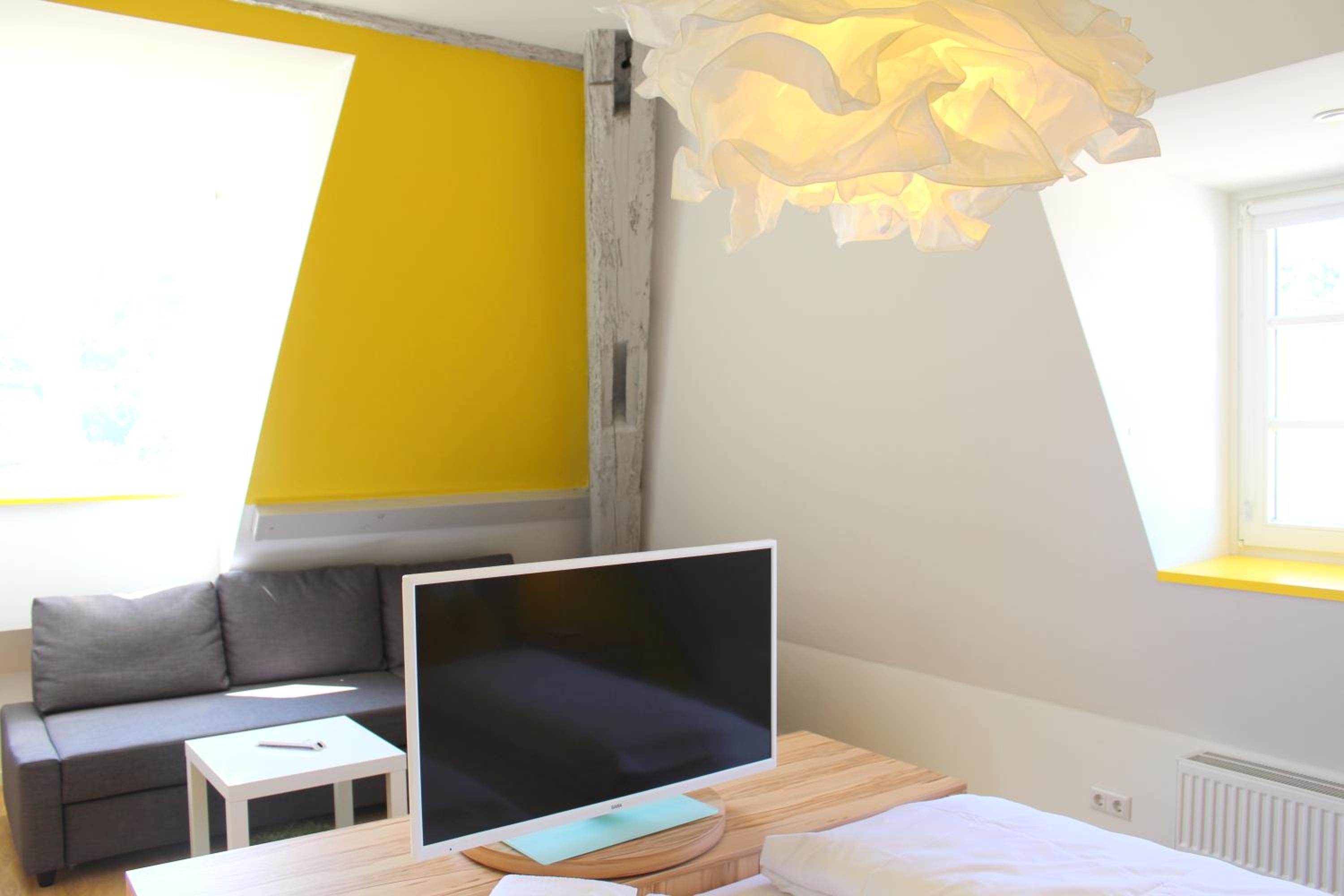 Familyroom with City View - Photo 5