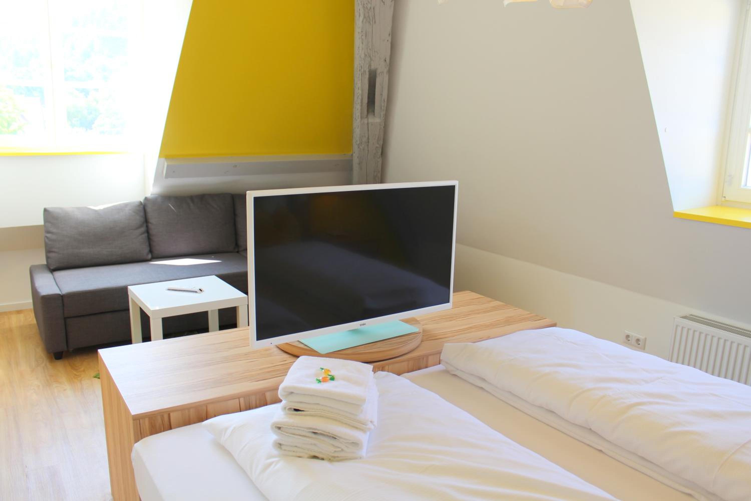 Familyroom with City View - Photo 4
