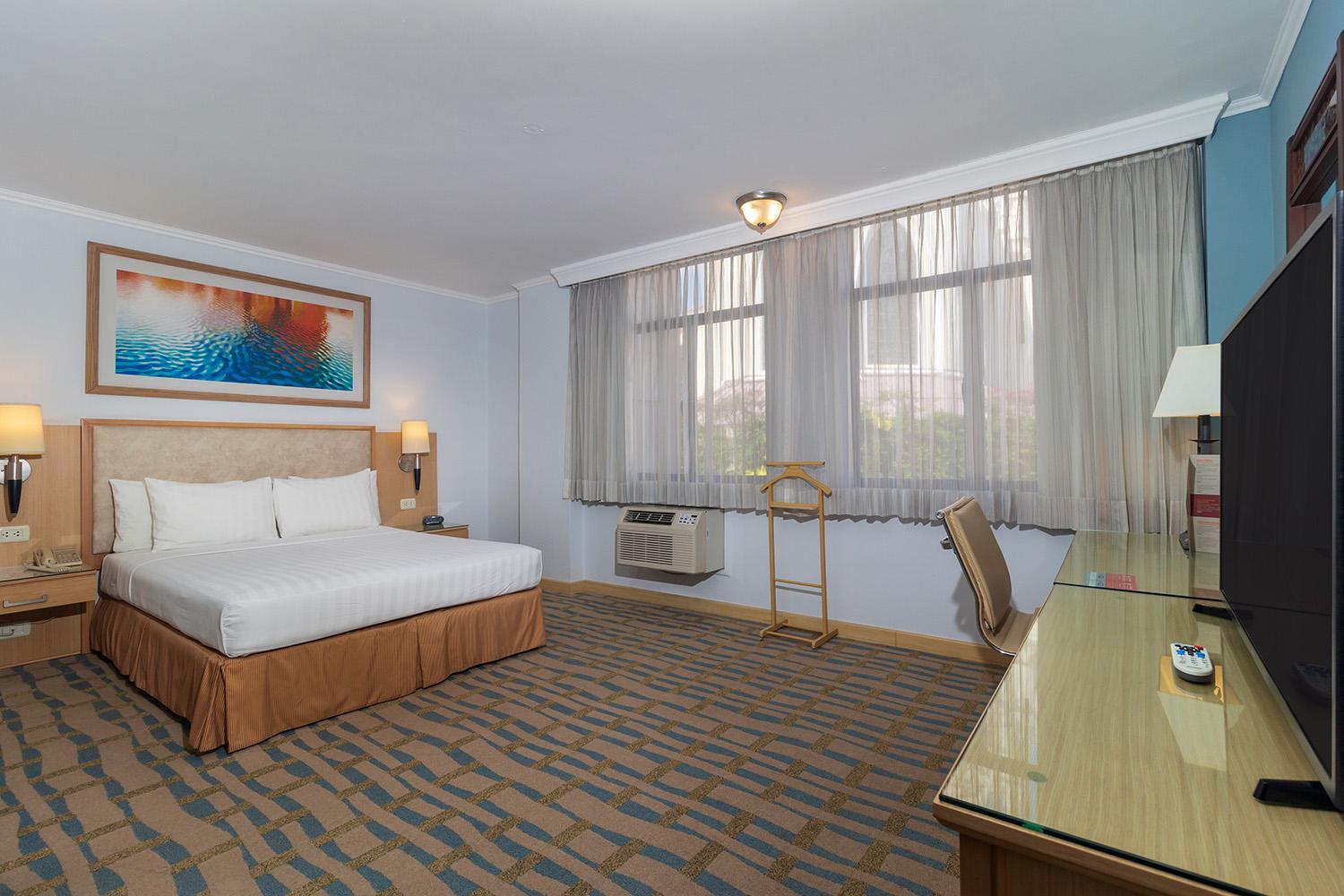 Deluxe King Room - Non-Smoking