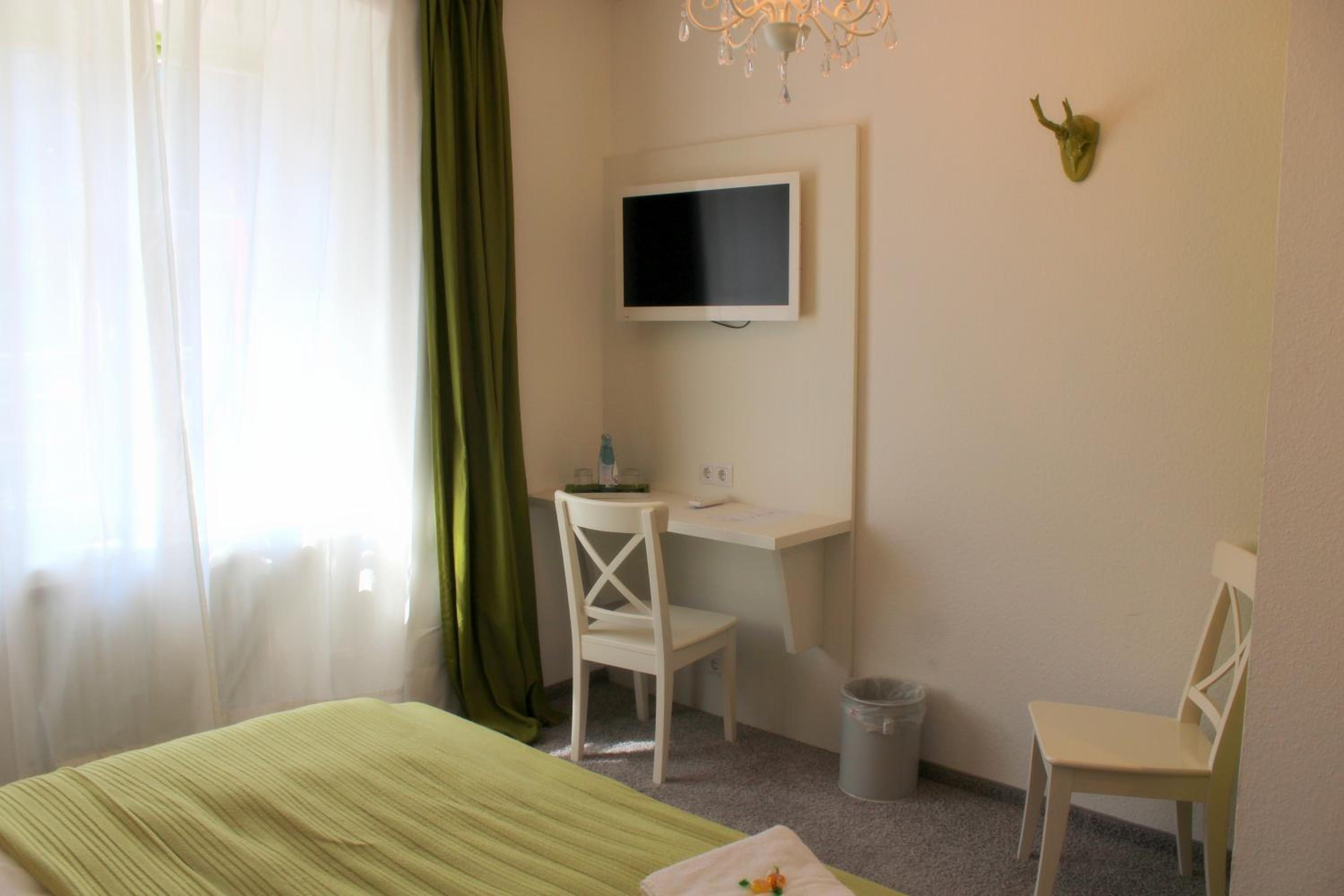 Standard Double Room - Photo 7