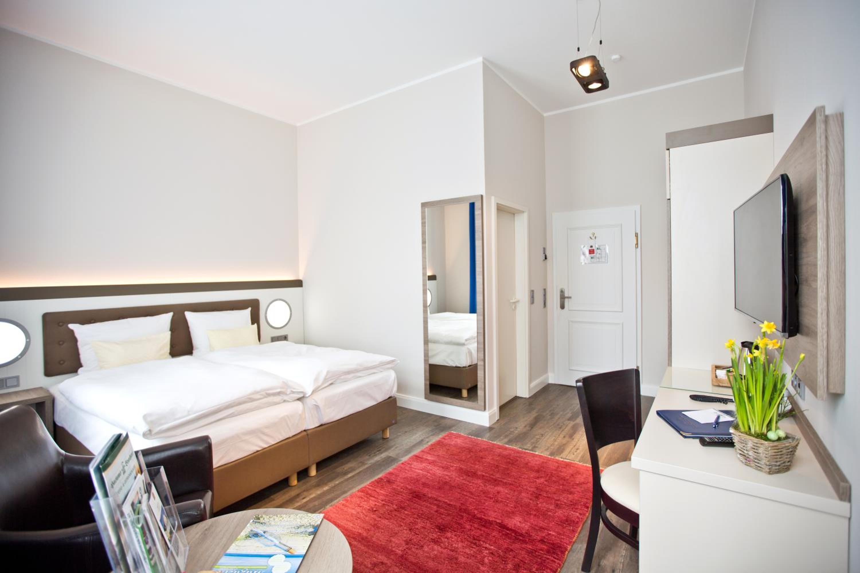 Comfort Double Room thumbnail 6