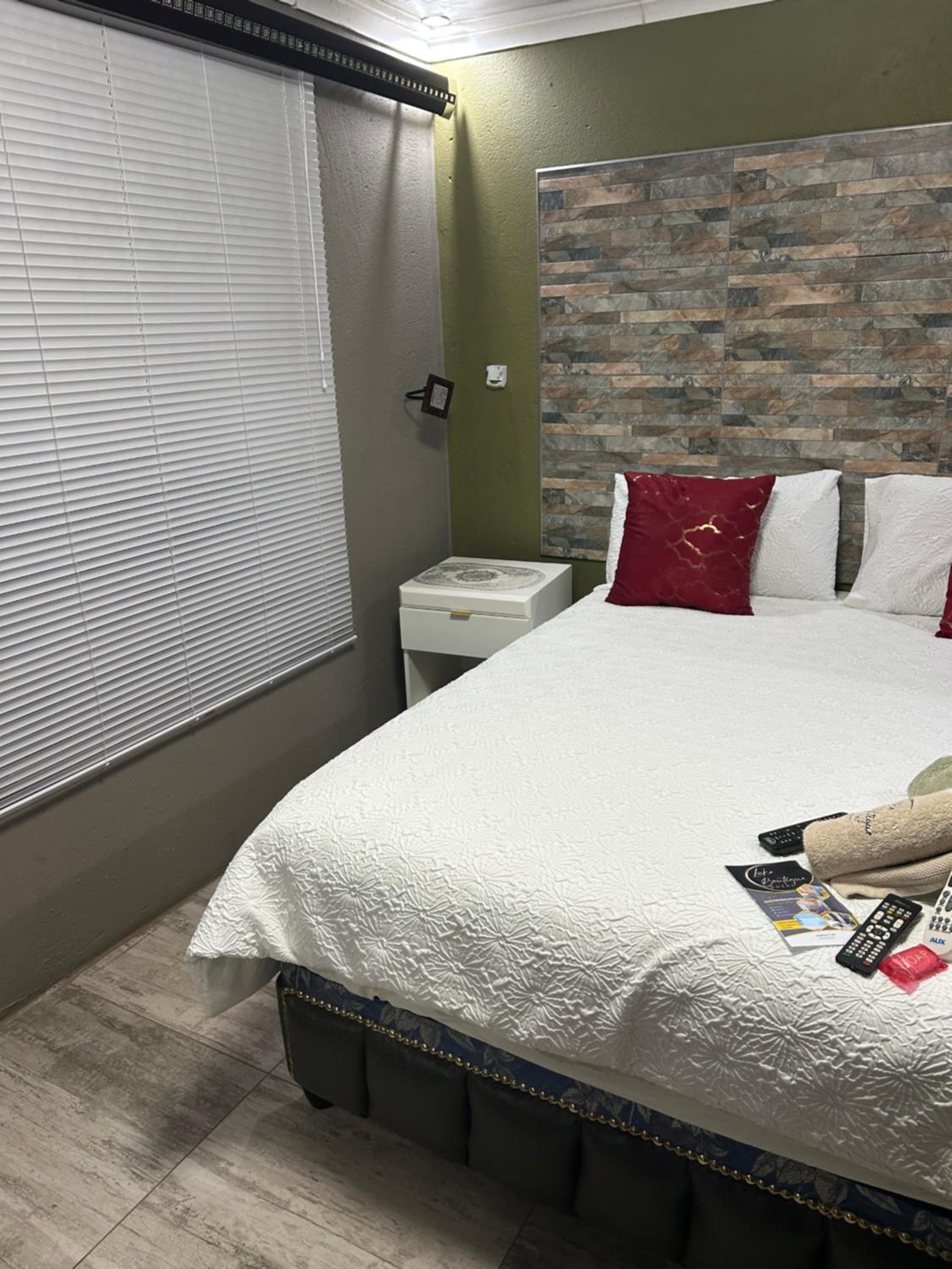 Deluxe Double Room (2 Adults + 1 Child) photo 2