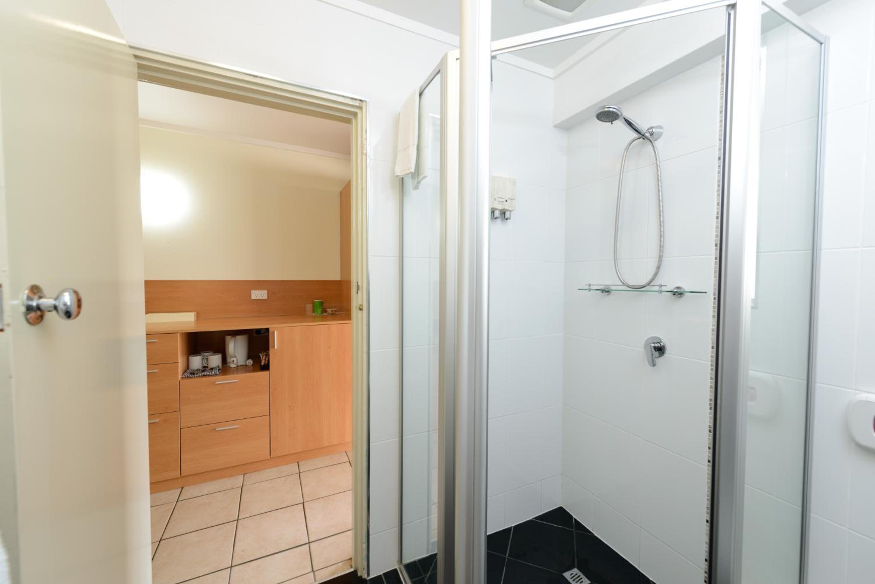 Deluxe Twin Room - Photo 16
