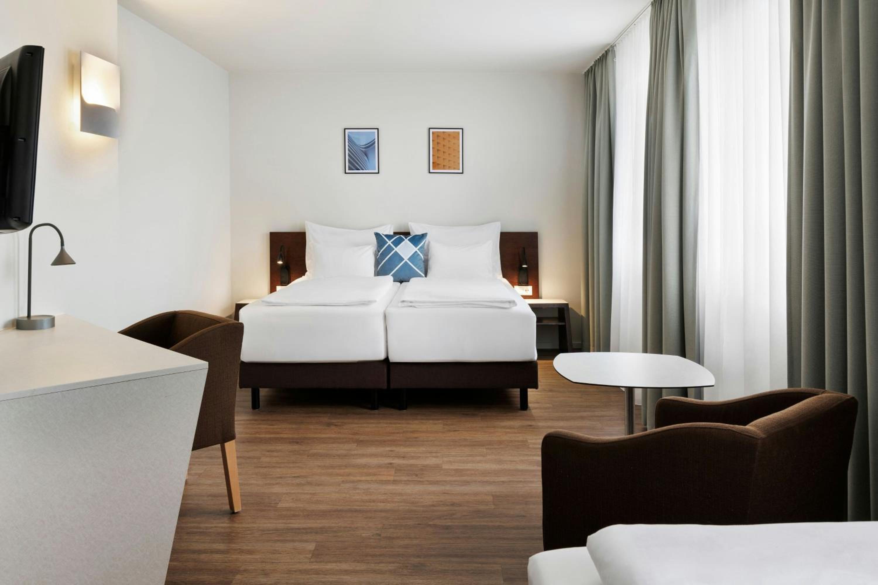 Large Triple Twin Room
