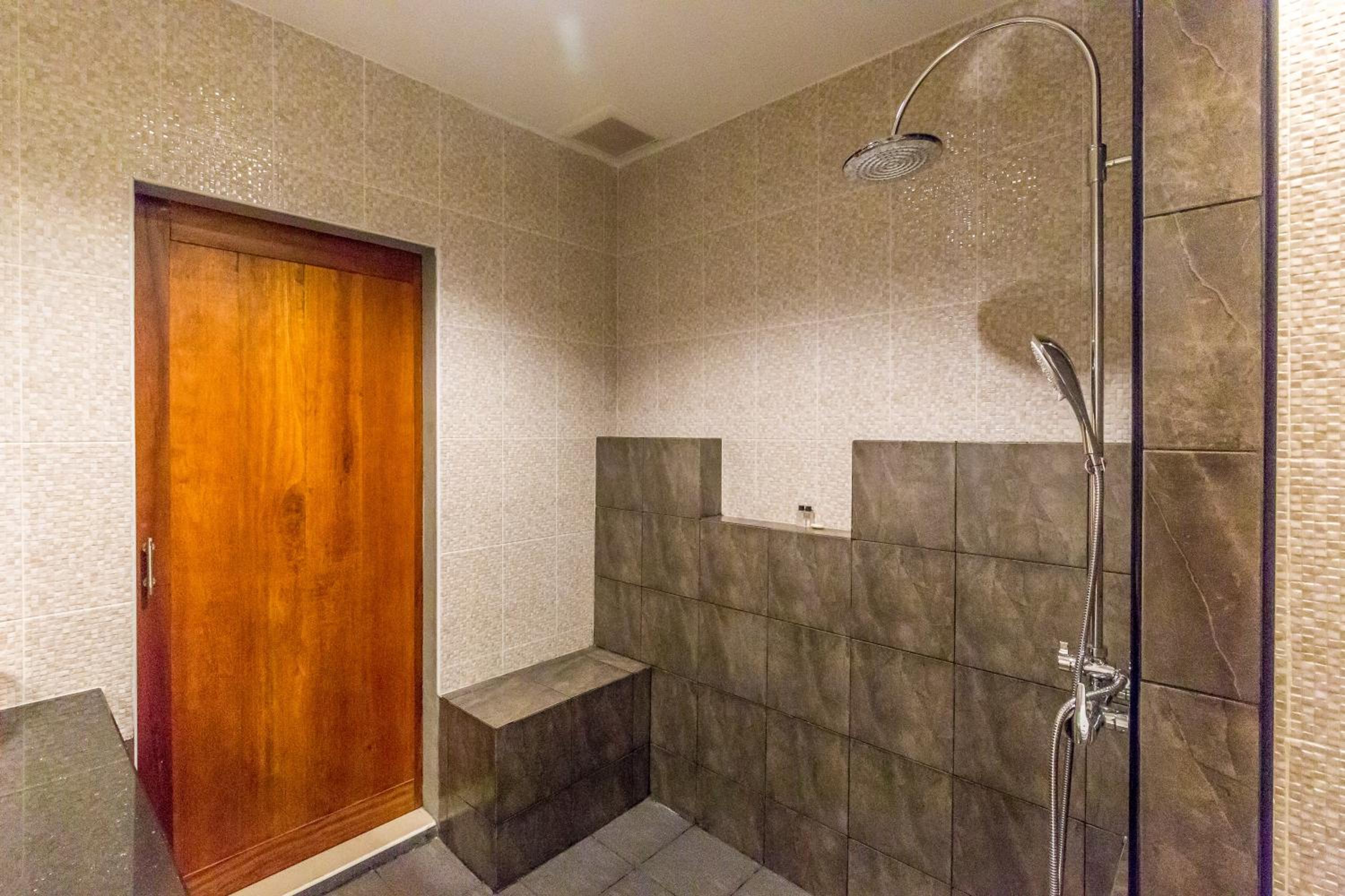 Deluxe Double Room with Balcony photo 2
