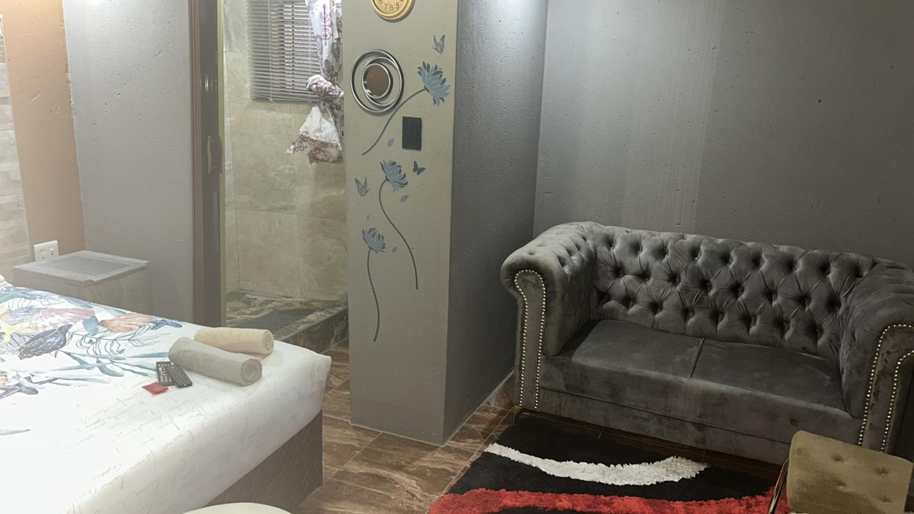 Deluxe Double Room (2 Adults + 1 Child) photo 2