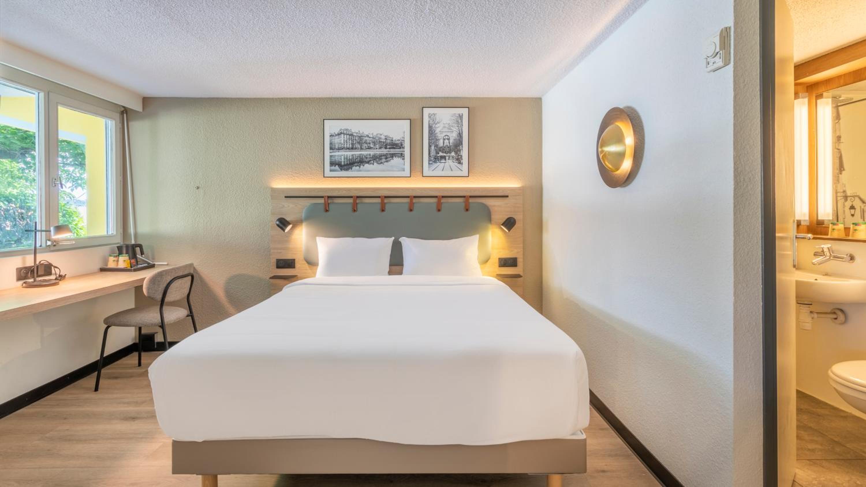 Superior Room - 1 King Bed 1 Double Sofa Bed - Photo 7
