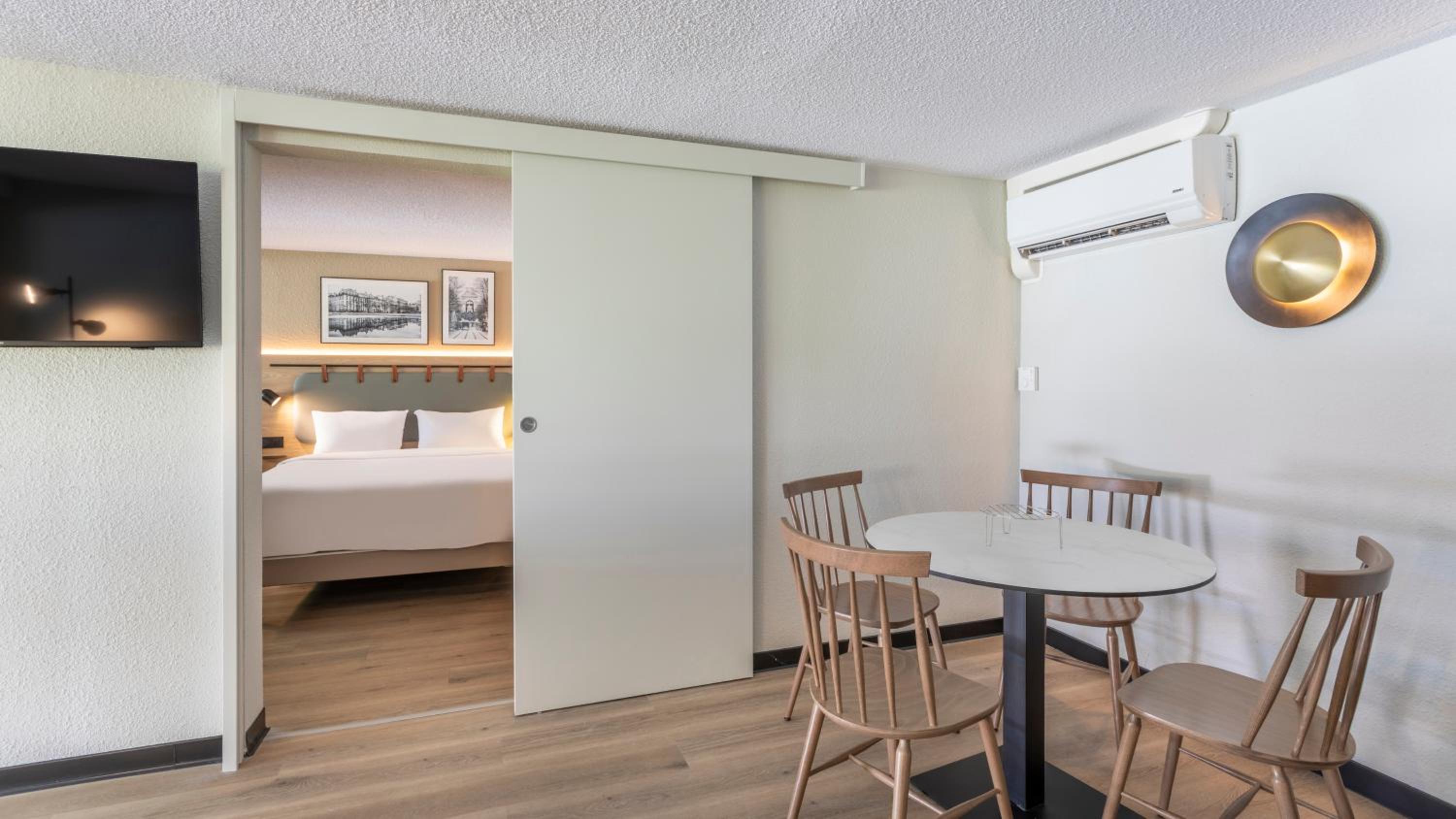 Superior Room - 1 King Bed 1 Double Sofa Bed - Photo 6