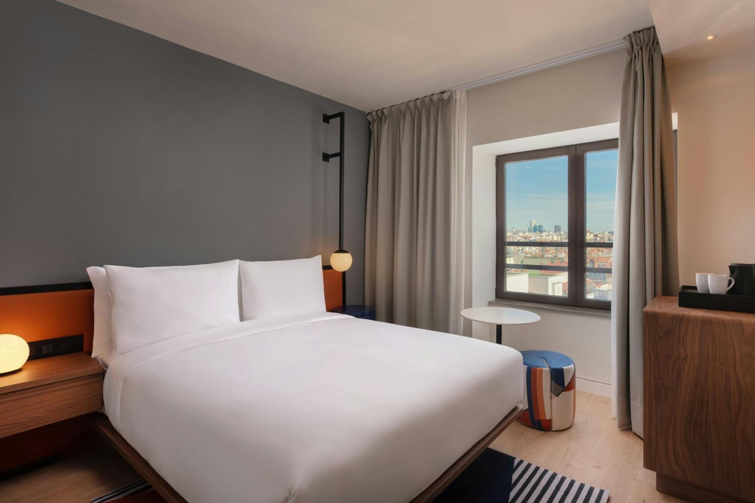 Aloft Queen Room Gran Via View