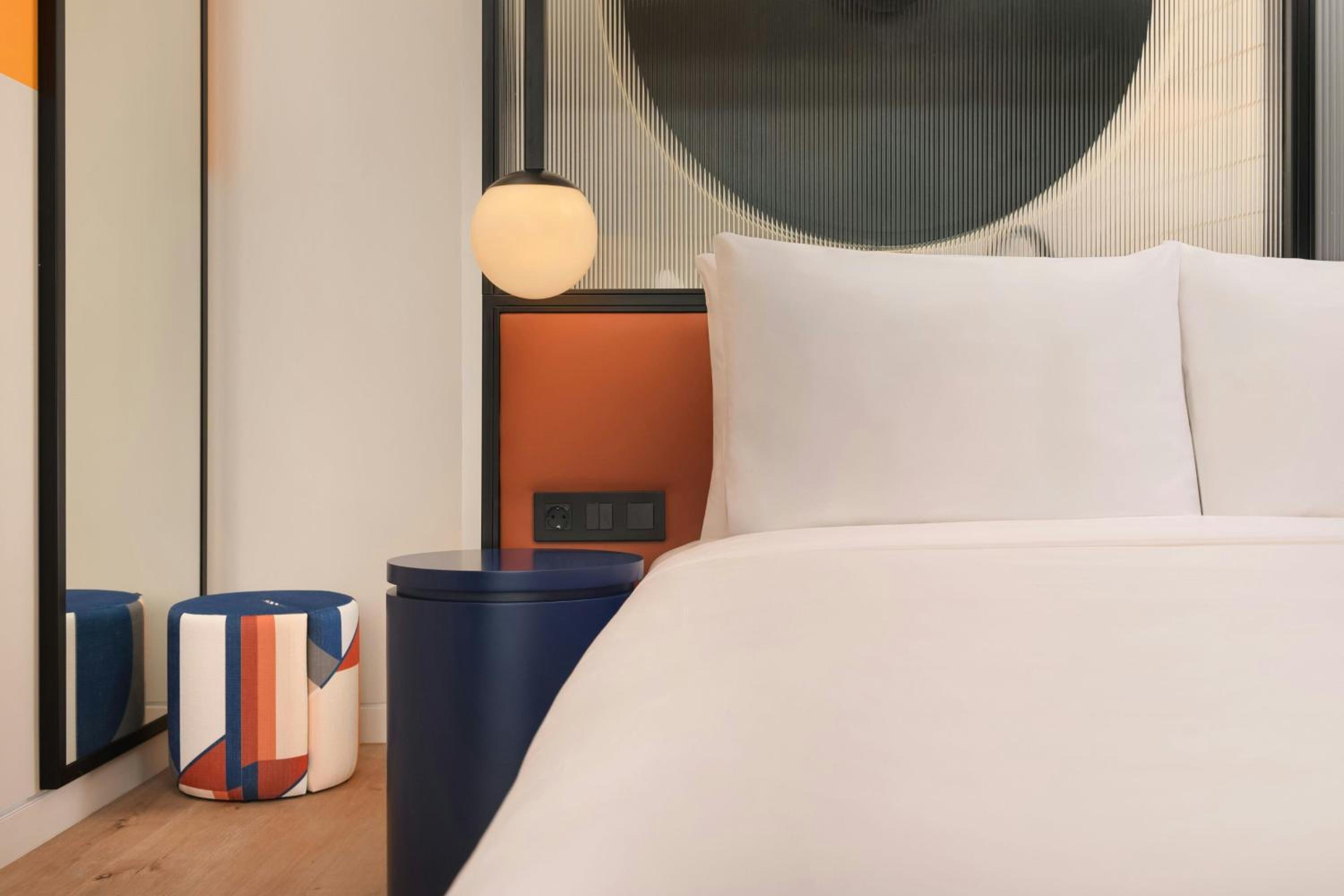 Aloft Queen Room Gran Via View