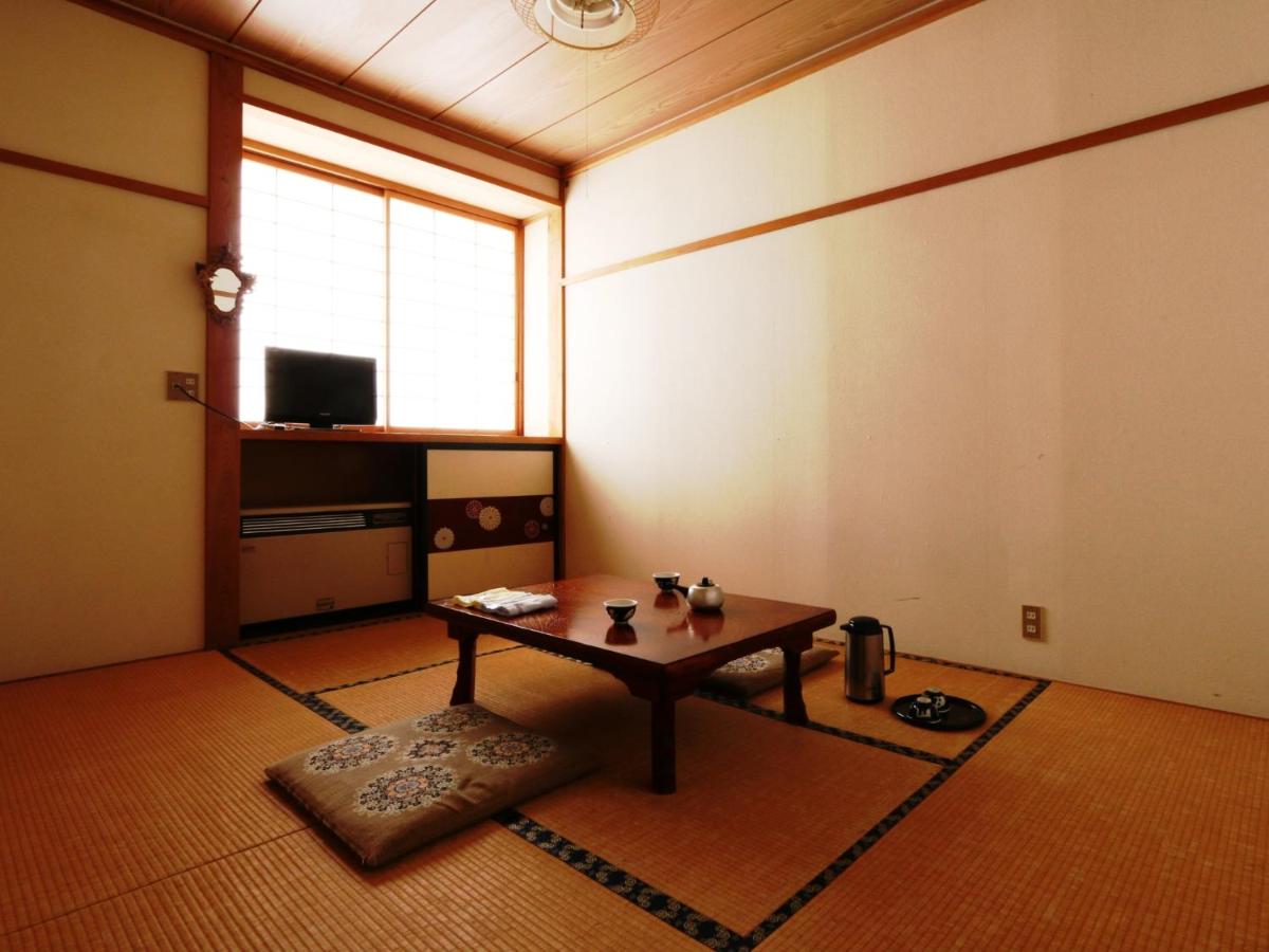 Japanese-Style Economy Room with Shared Bathroom photo 1