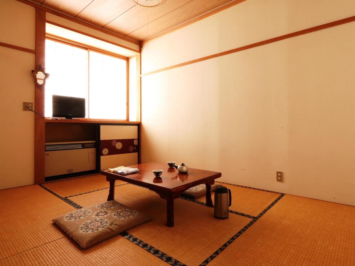 Japanese-Style Economy Room with Shared Bathroom photo 2
