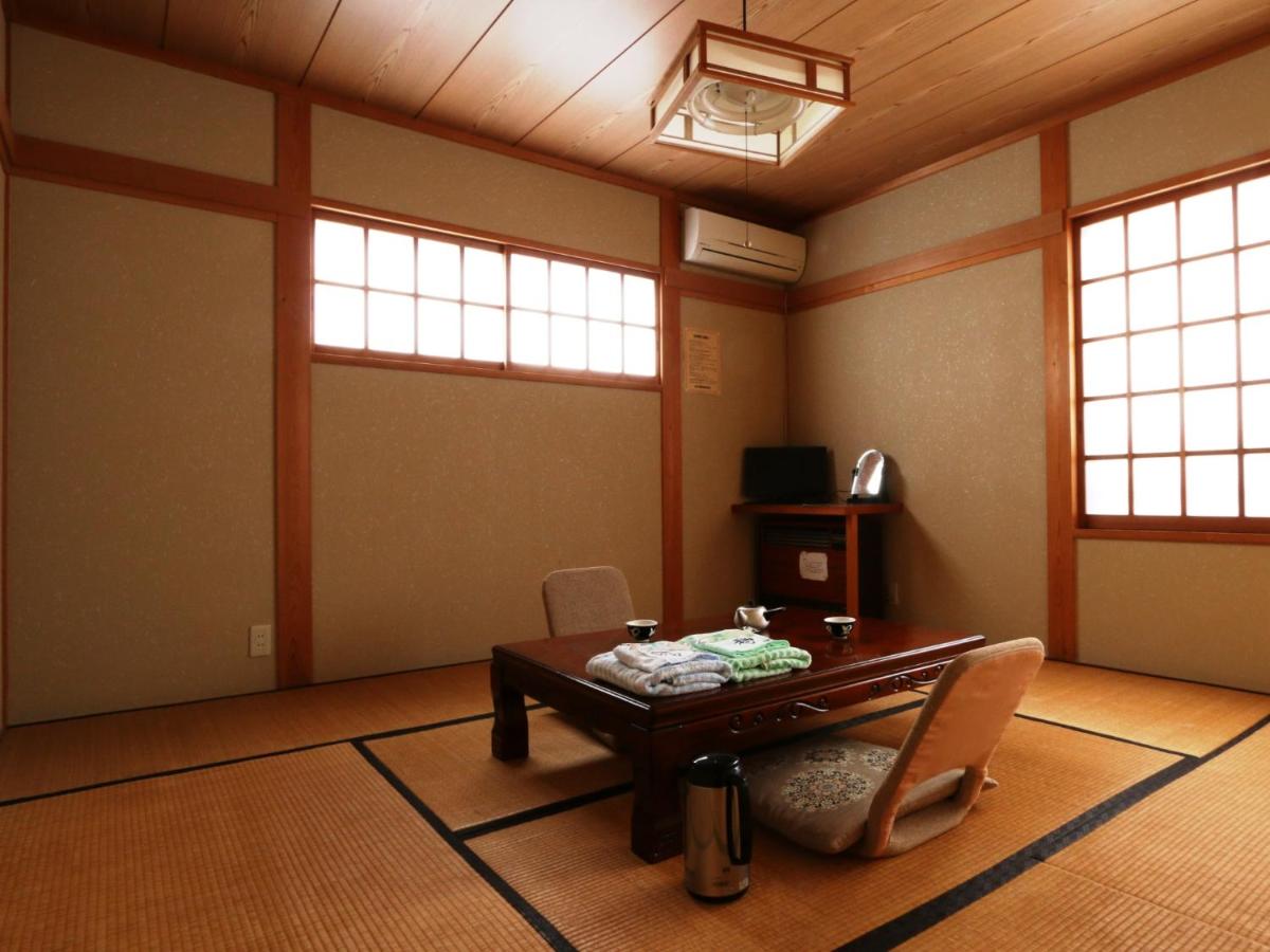 Japanese-Style Standard Room with Shared Bathroom photo 2